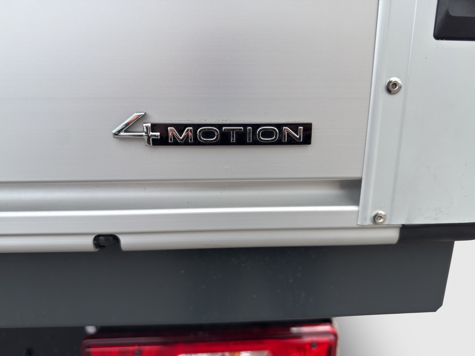 VW Transporter 2.0 TDI-image-7