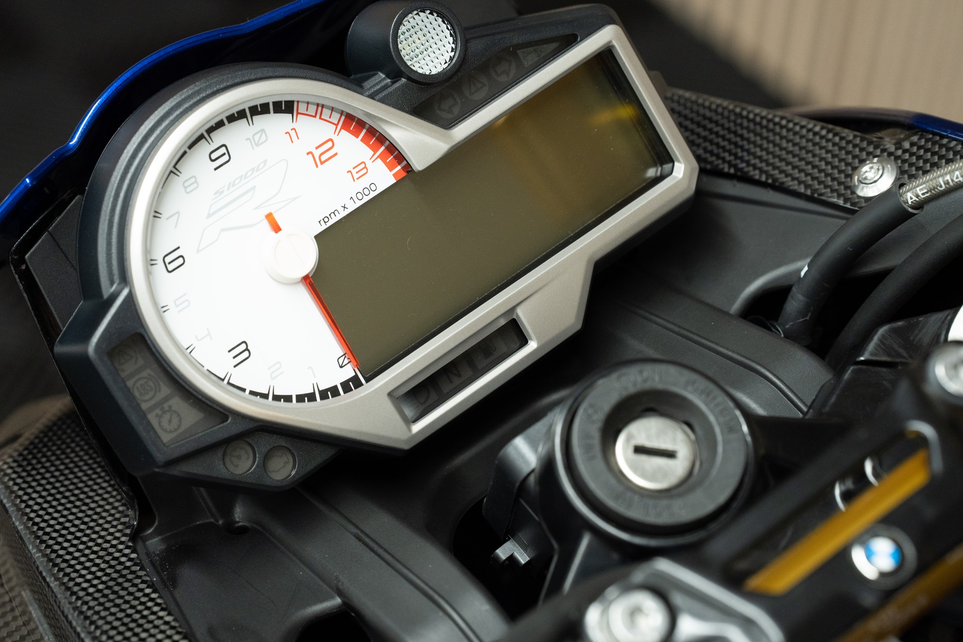 BMW S 1000 R-showroom-element-2