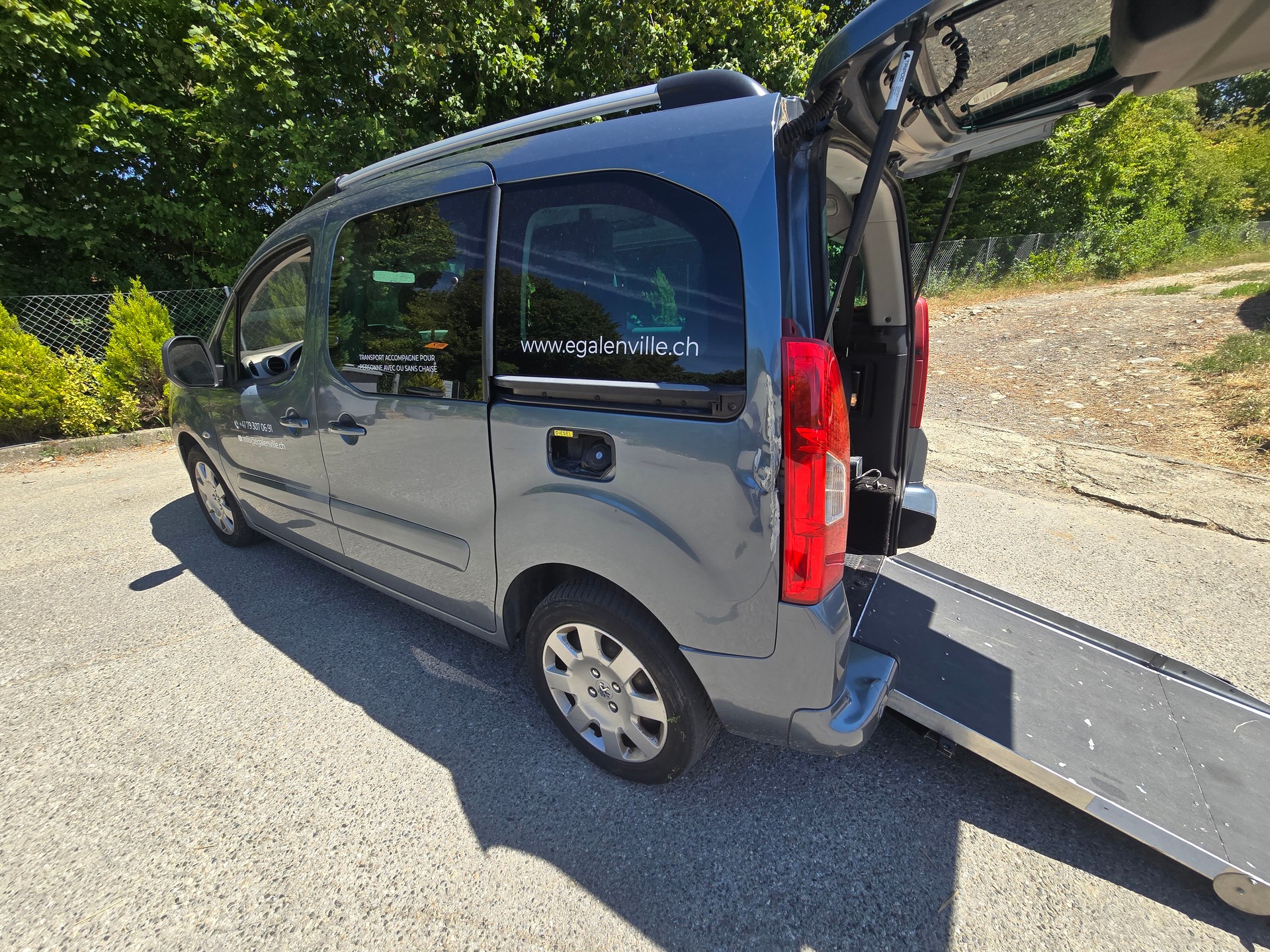 PEUGEOT Partner 1.6 HDI Trendy Clim-image-9
