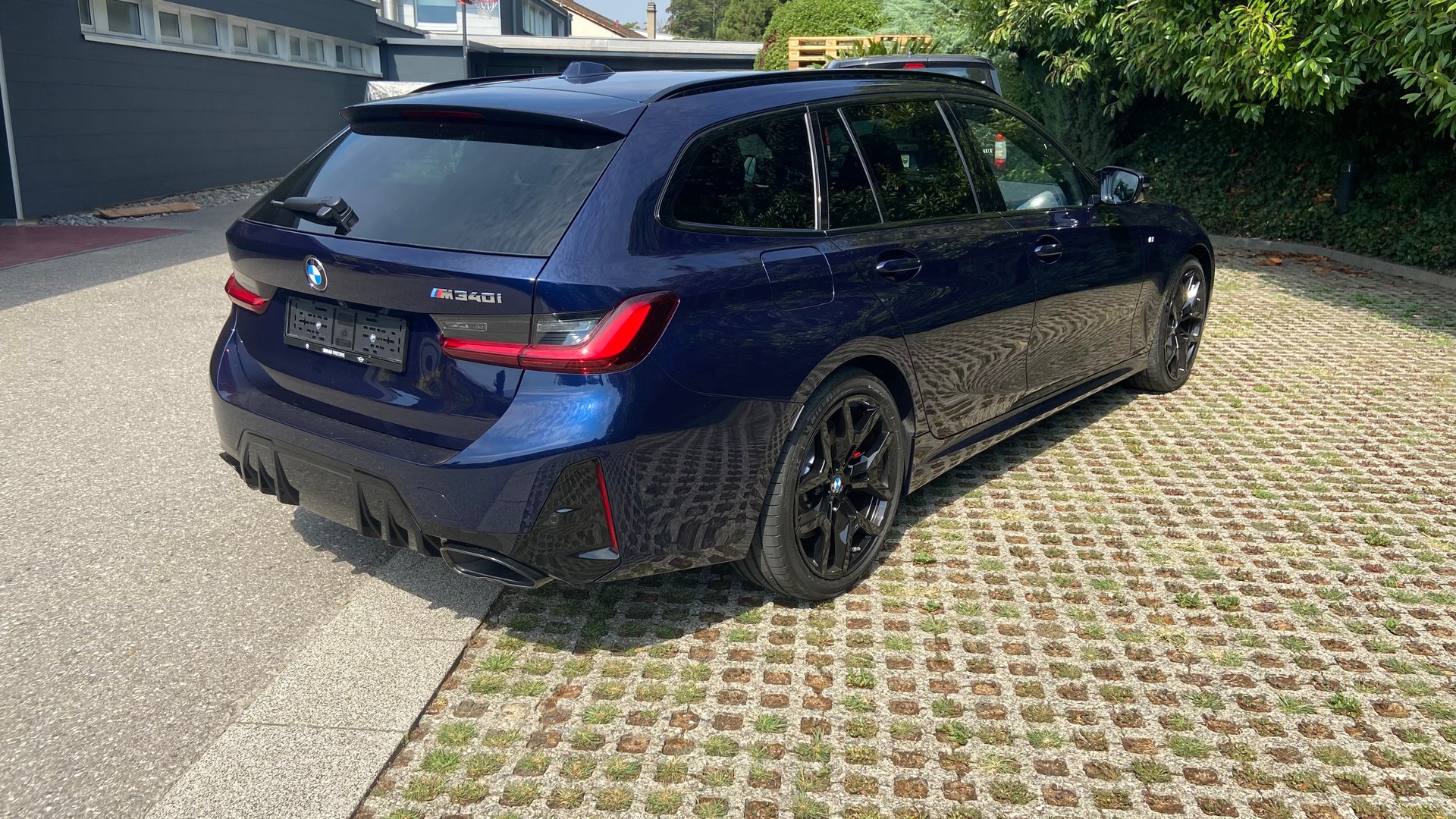 BMW M340i xDrive-image-2