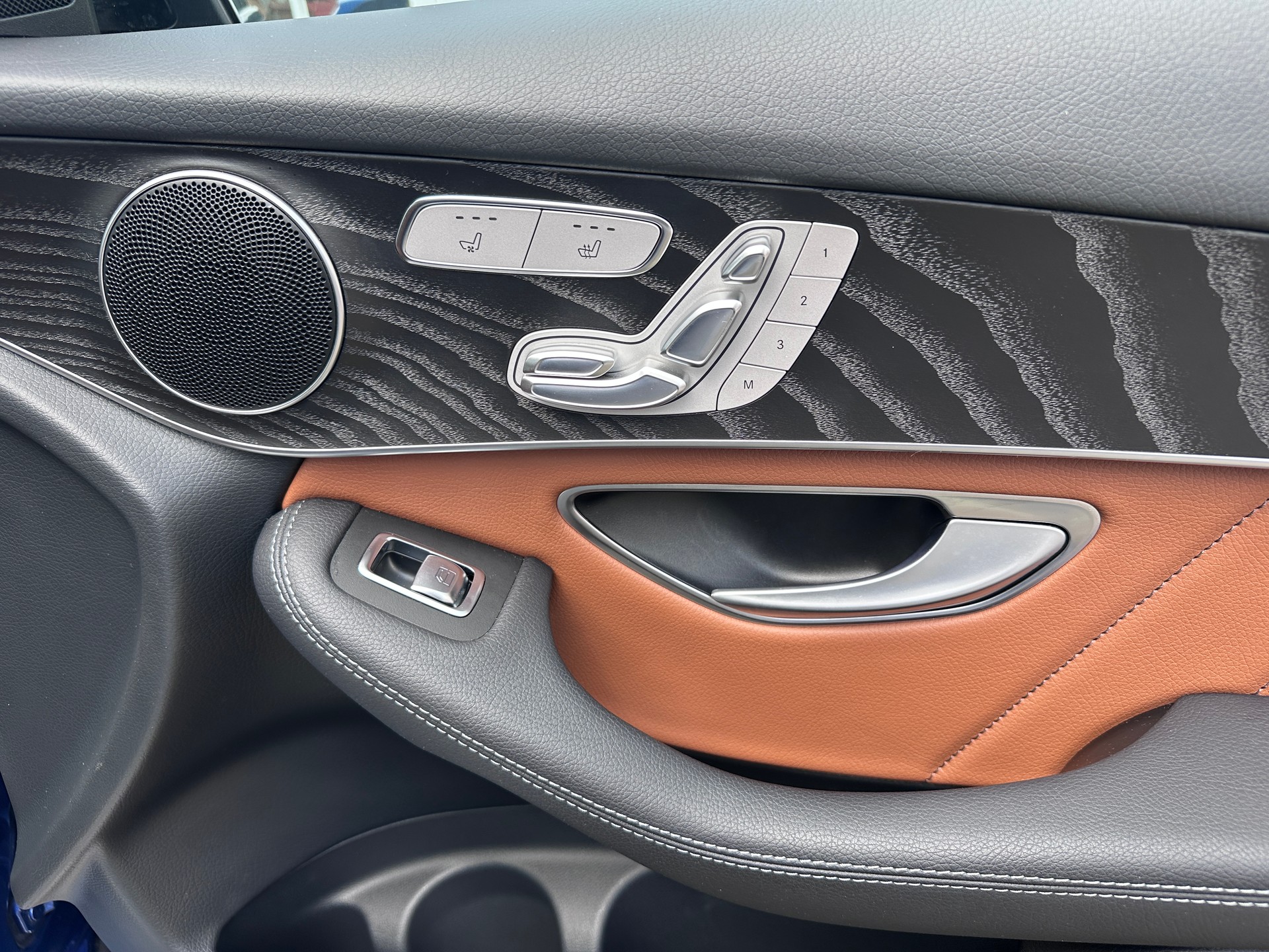 MERCEDES-BENZ GLC 400 d 4Matic AMG Line Plus 9G-Tronic-image-14