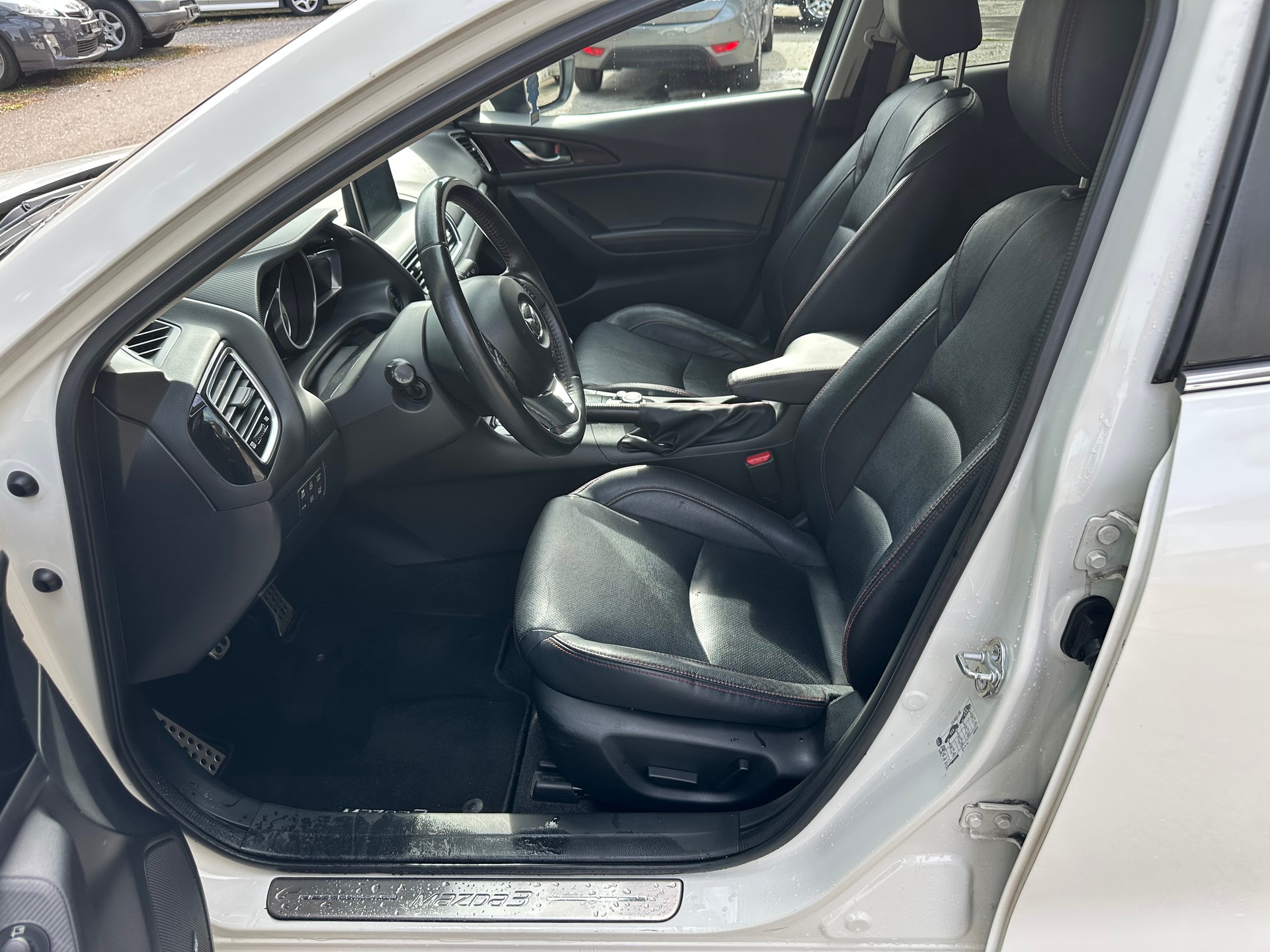 MAZDA 3 2.2 16V CD Revolution-image-9