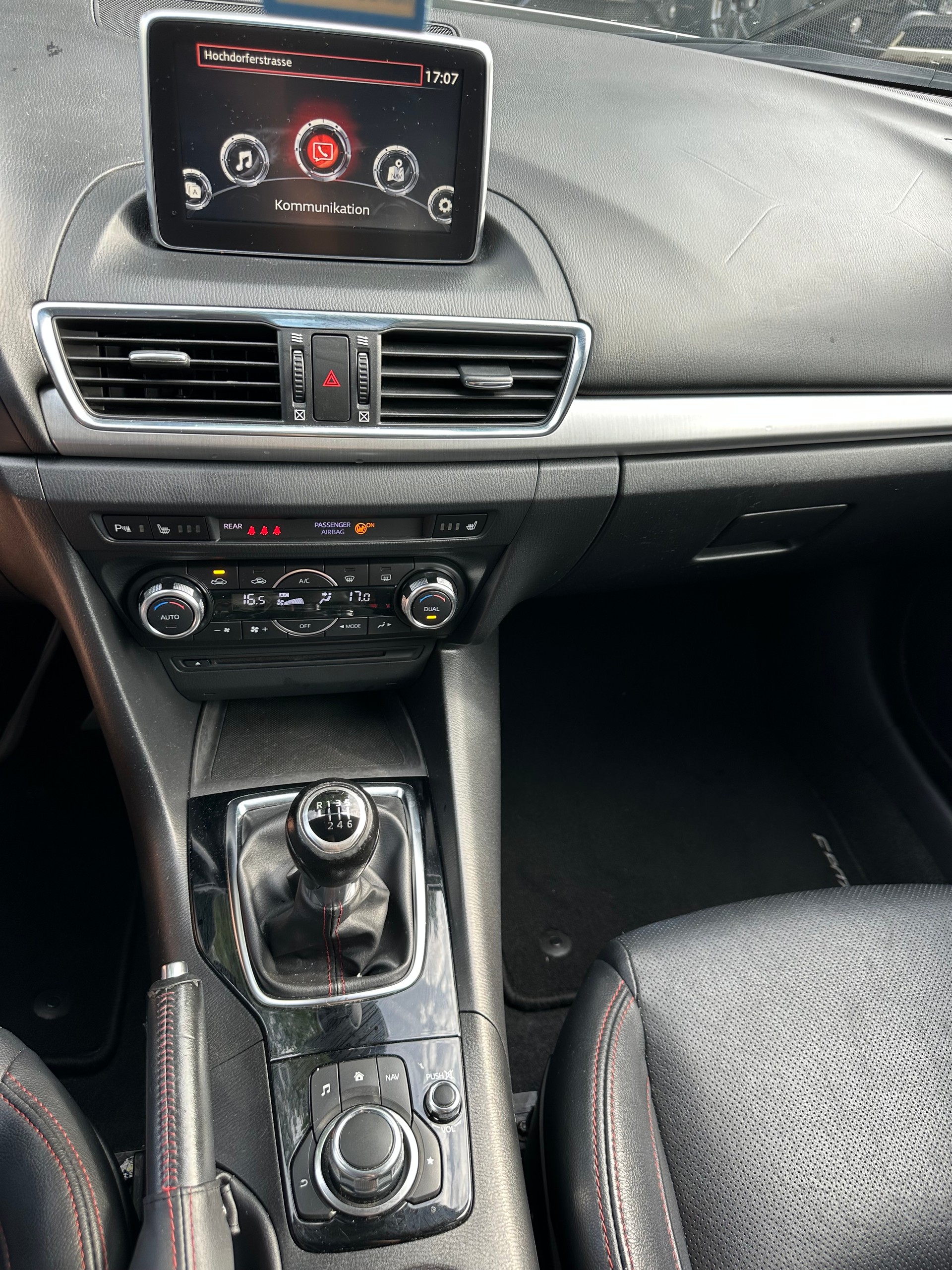 MAZDA 3 2.2 16V CD Revolution-image-10