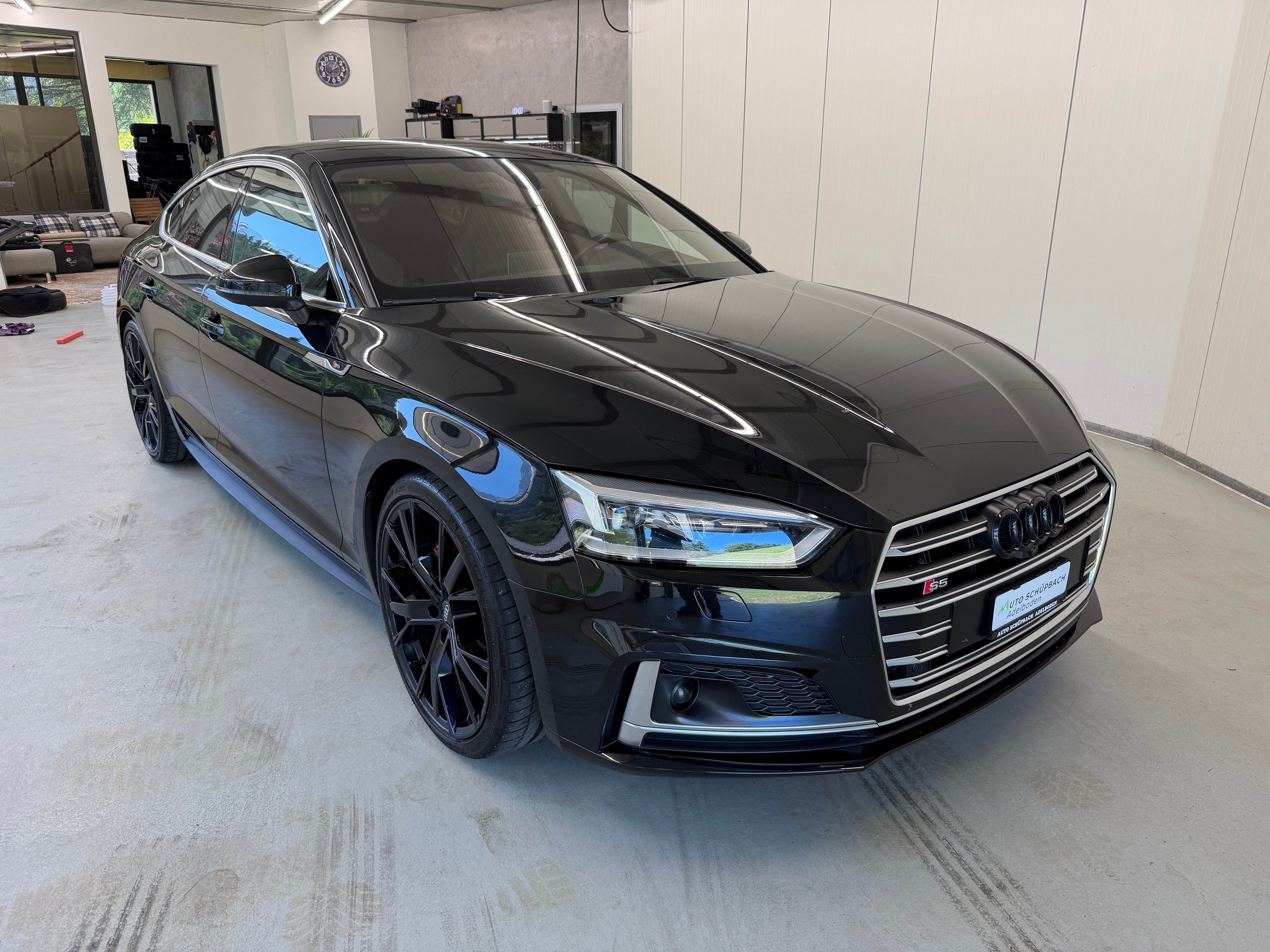 Car photo