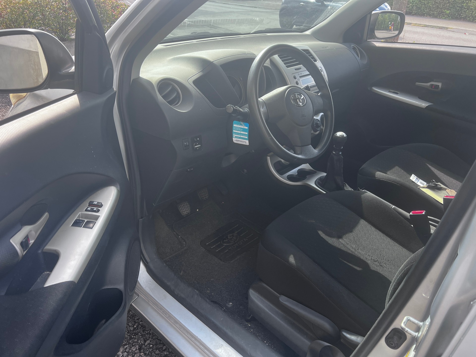 TOYOTA UrbanCruiser 1.4 D-4D Linea Sol 4WD-image-6