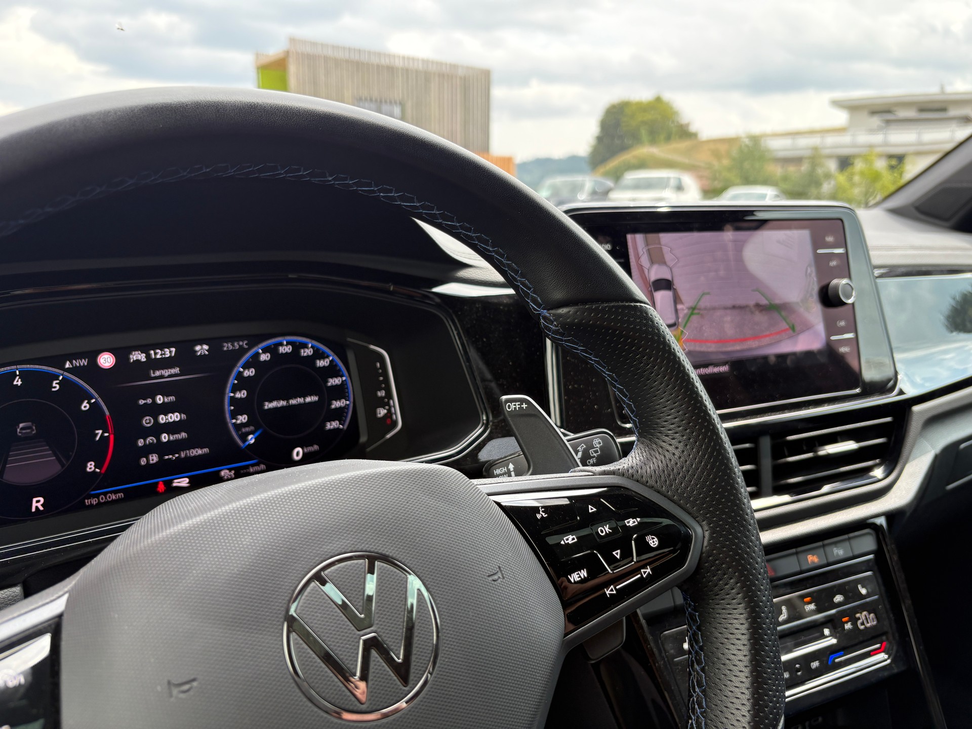 VW T-Roc 2.0 TSI R DSG 4Motion-image-10
