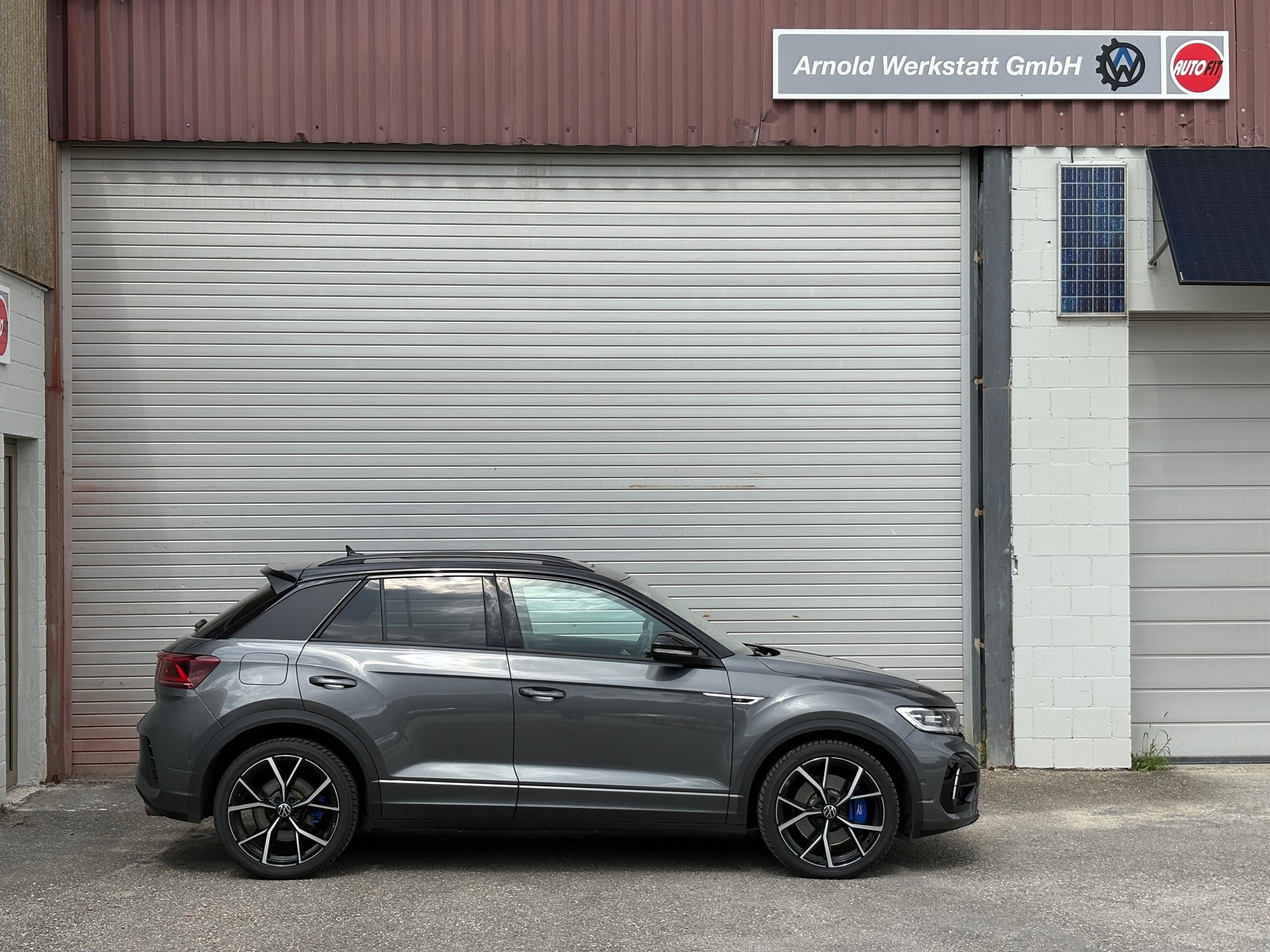 VW T-Roc 2.0 TSI R DSG 4Motion-image-3
