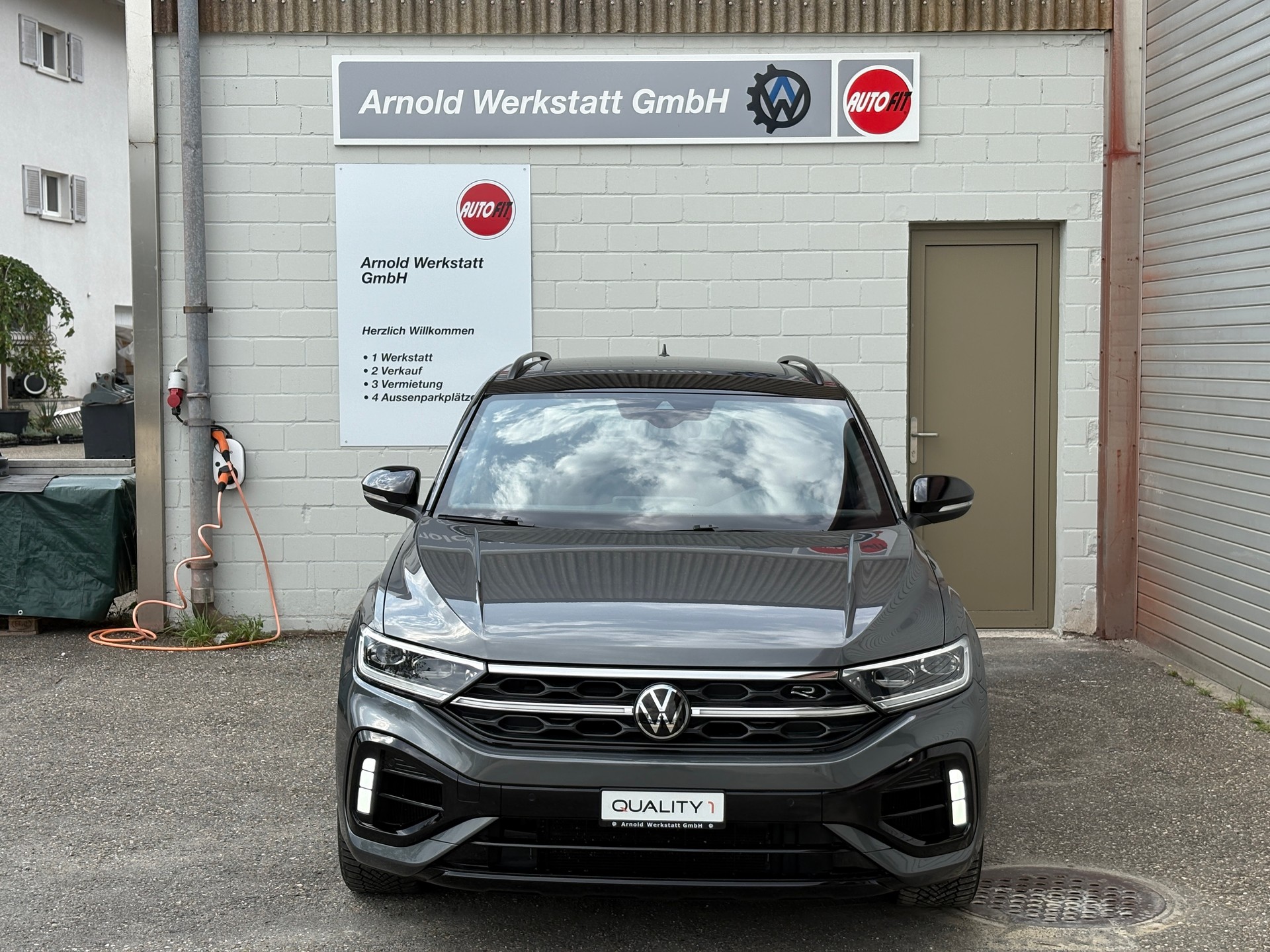 VW T-Roc 2.0 TSI R DSG 4Motion-image-1