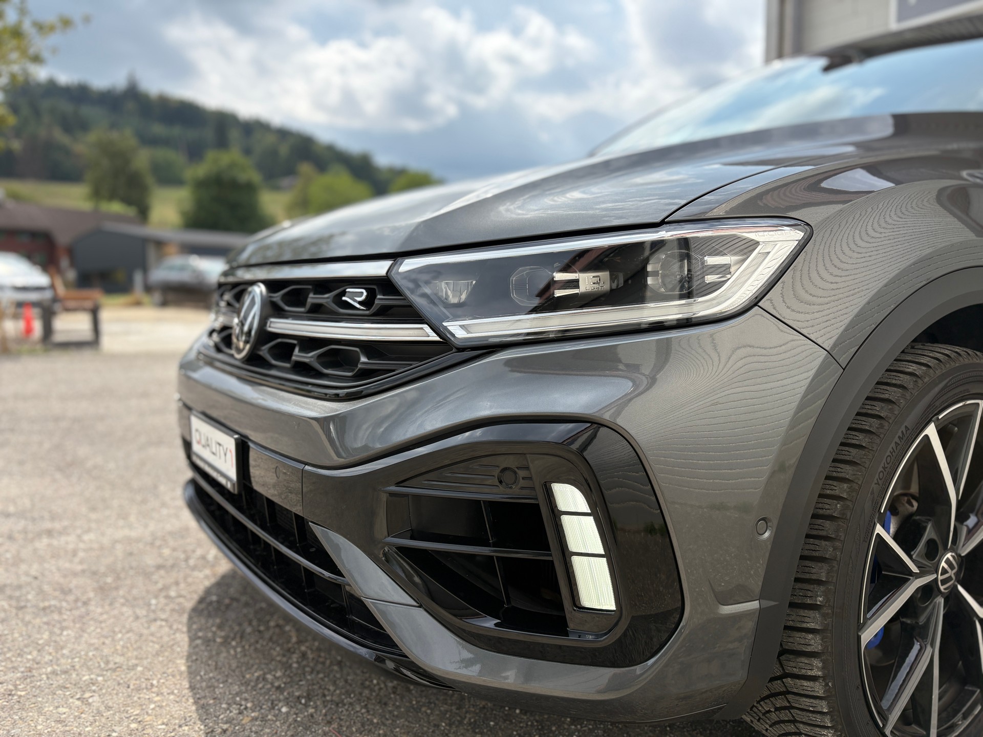VW T-Roc 2.0 TSI R DSG 4Motion-image-5