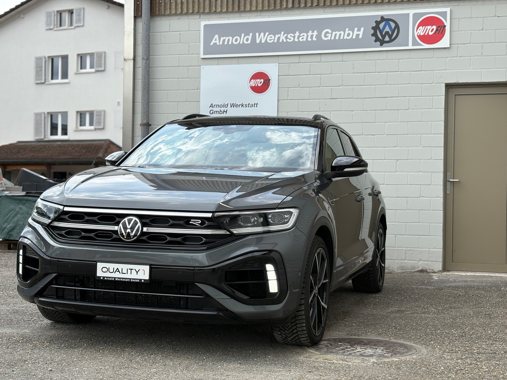 VW T-Roc 2.0 TSI R DSG 4Motion-image-0