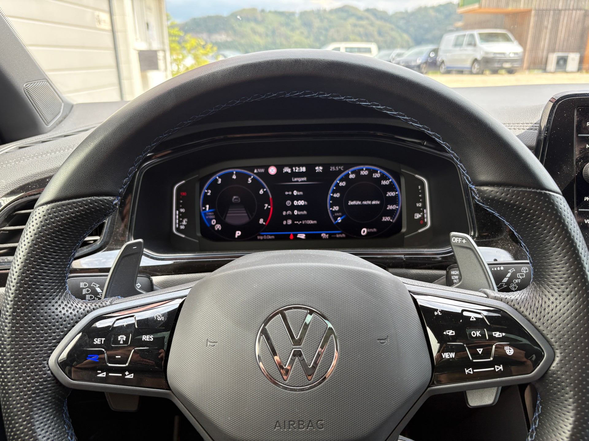 VW T-Roc 2.0 TSI R DSG 4Motion-image-11