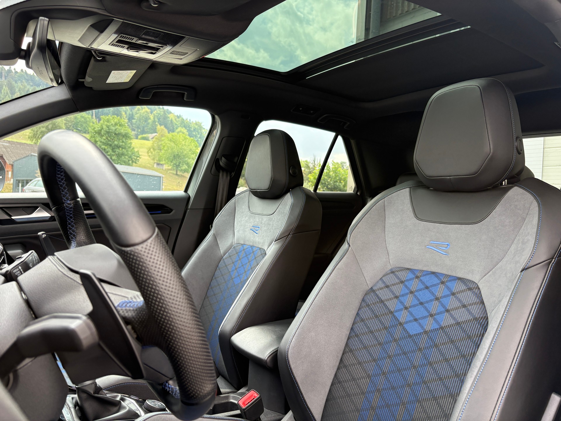 VW T-Roc 2.0 TSI R DSG 4Motion-image-7