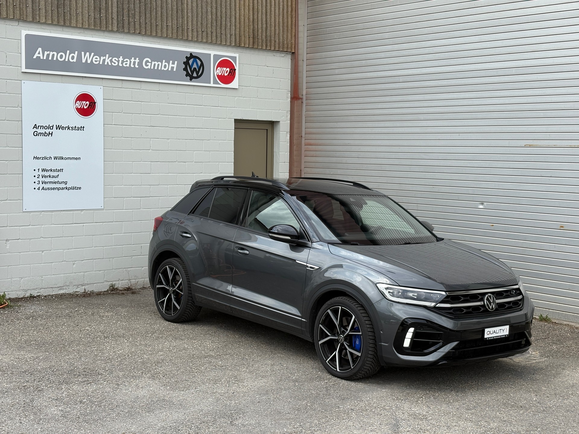 VW T-Roc 2.0 TSI R DSG 4Motion-image-2