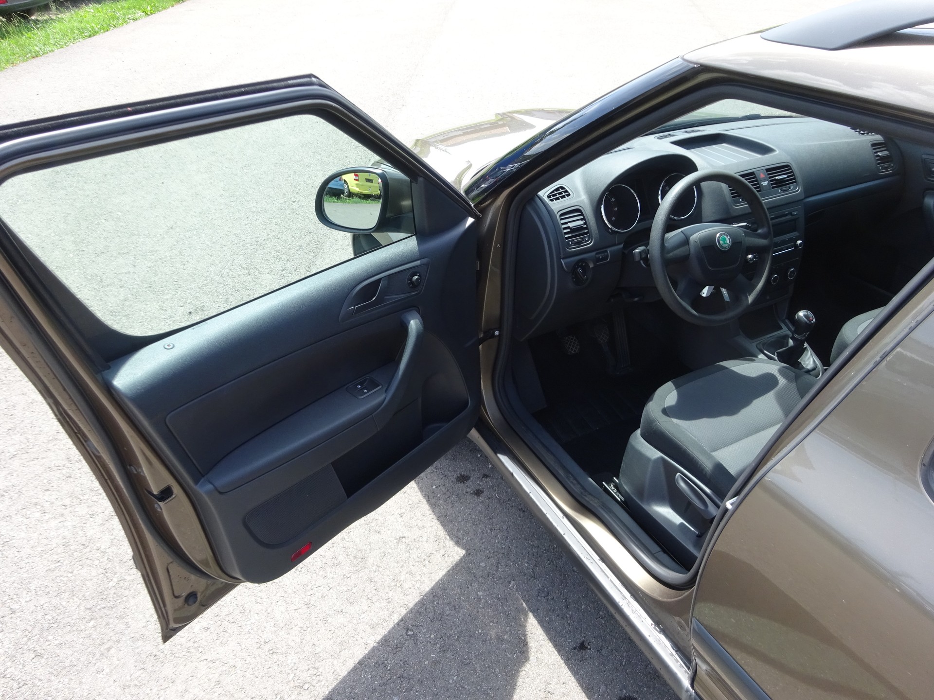 SKODA Yeti 1.8 TSI Active 4x4-image-8