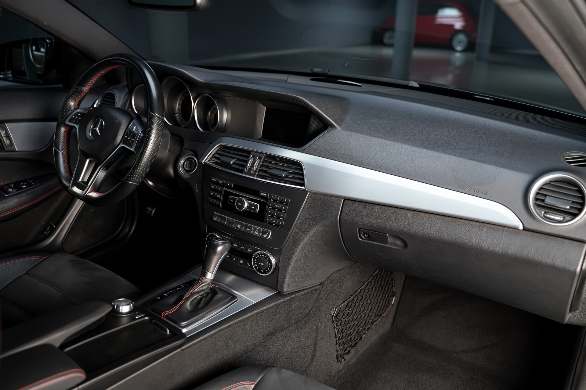 MERCEDES-BENZ C 180 Coupé AMG Line 7G-Tronic-image-16