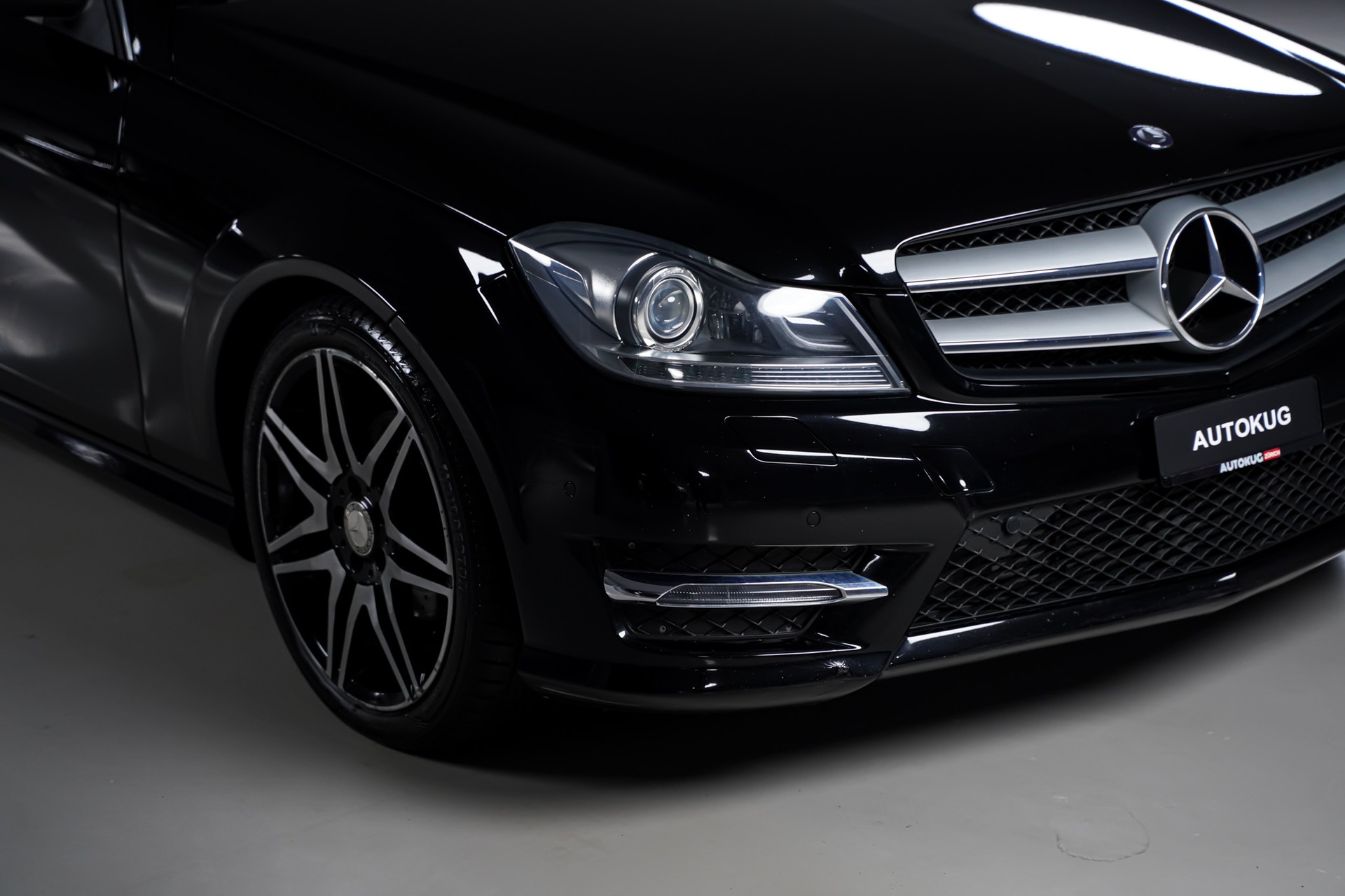 MERCEDES-BENZ C 180 Coupé AMG Line 7G-Tronic-showroom-element-3