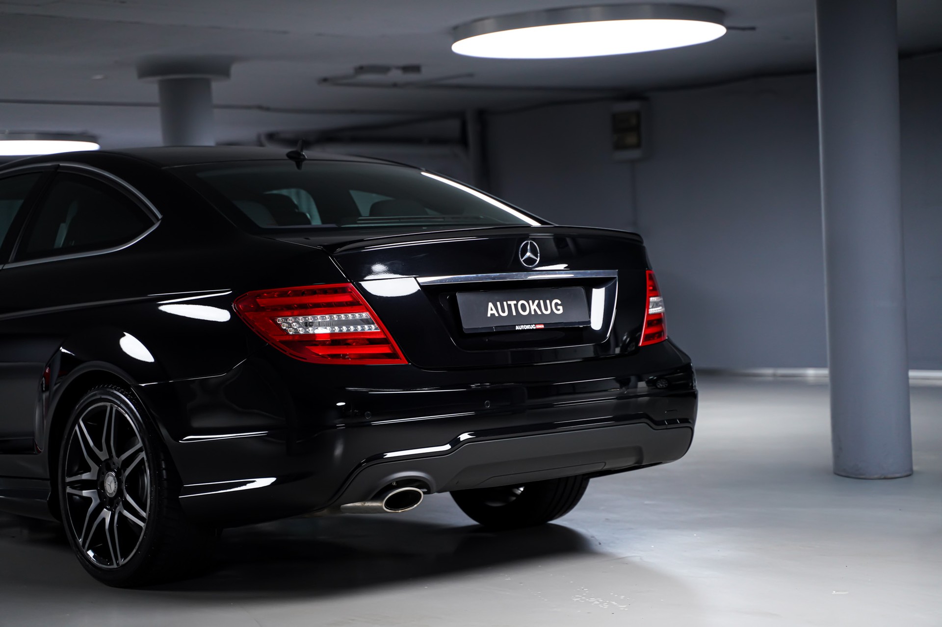 MERCEDES-BENZ C 180 Coupé AMG Line 7G-Tronic-image-7