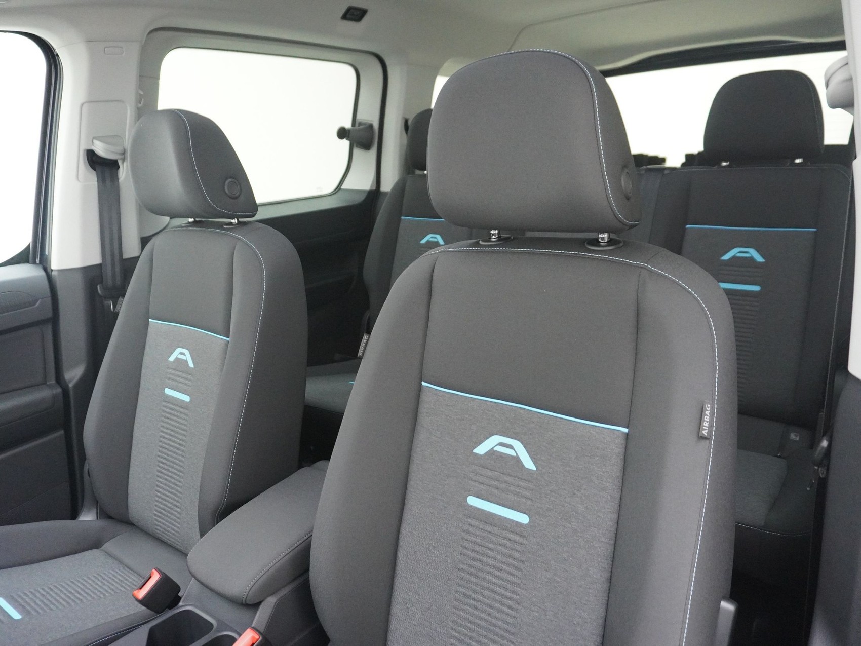 FORD Grand Tourneo Connect 2.0 EcoBlue Active 4x4-image-12