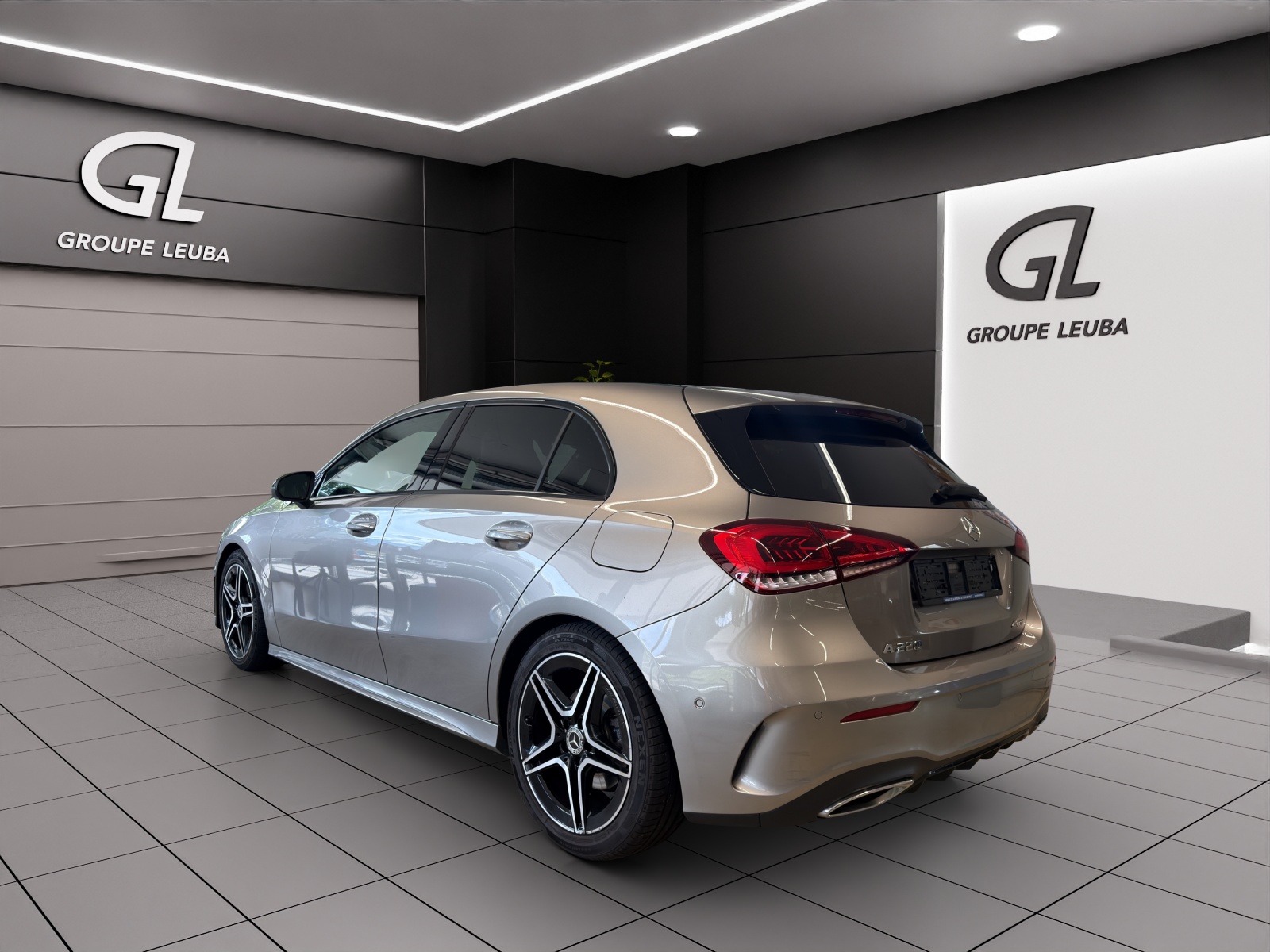 MERCEDES-BENZ A 220 AMG Line 7G-DCT 4Matic-image-3