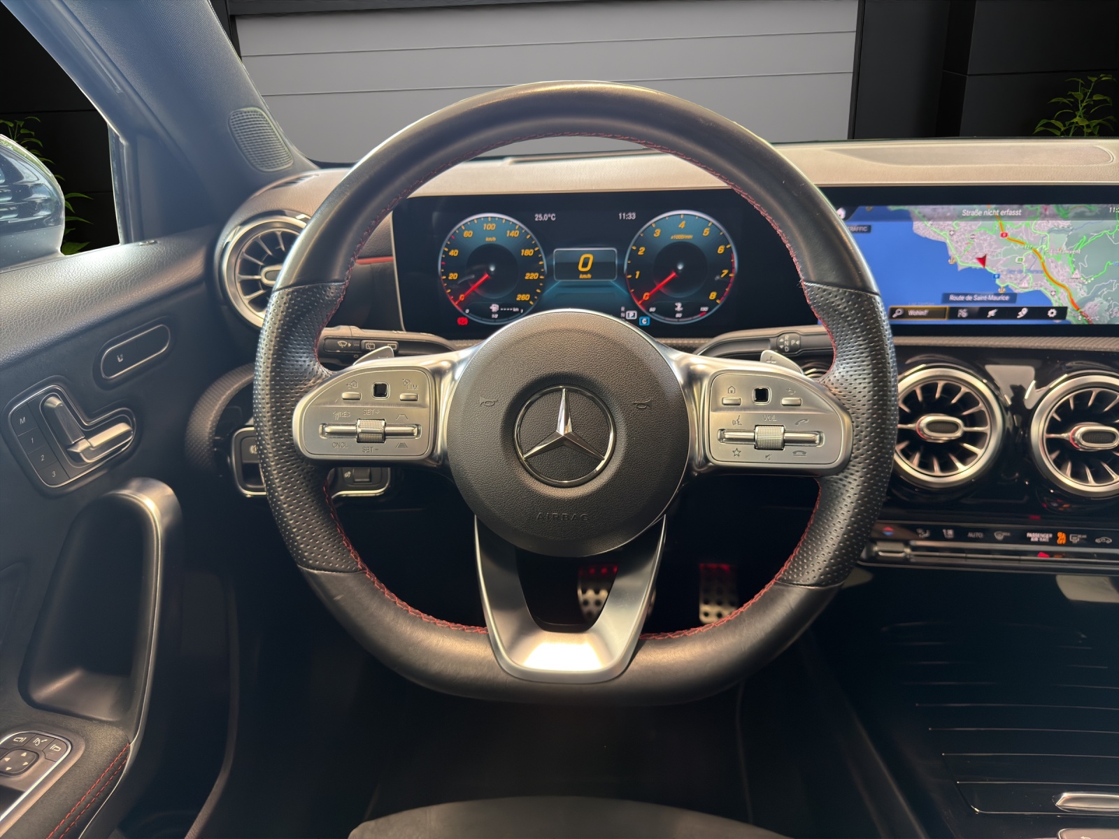 MERCEDES-BENZ A 220 AMG Line 7G-DCT 4Matic-image-8