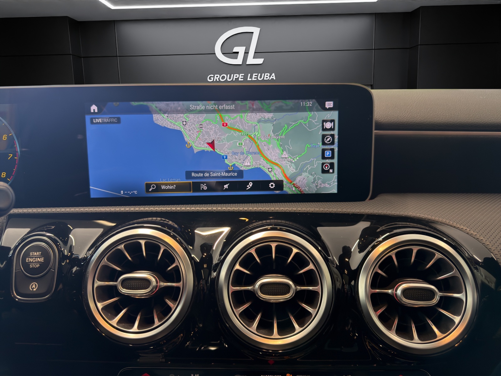 MERCEDES-BENZ A 220 AMG Line 7G-DCT 4Matic-image-11