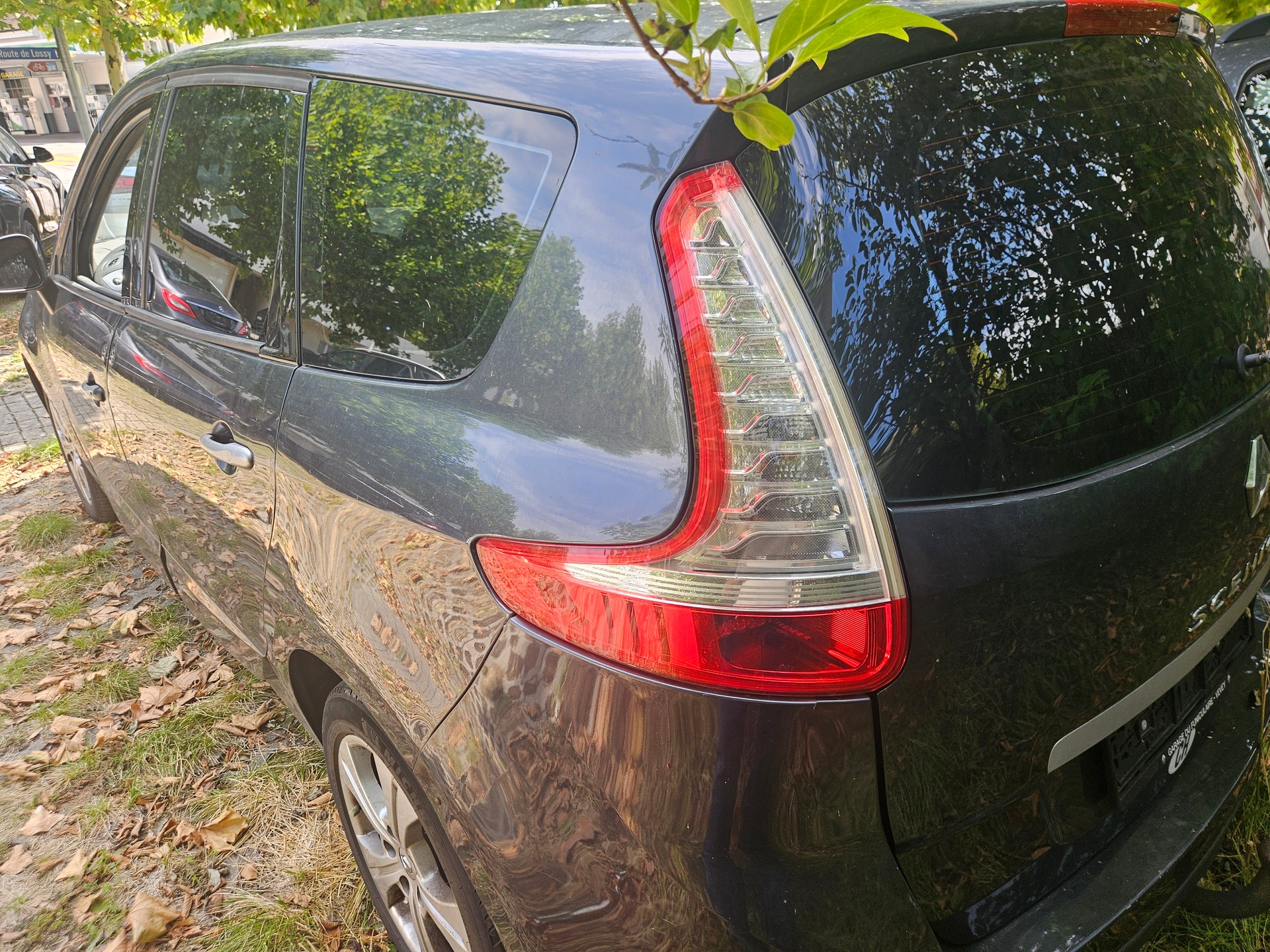 RENAULT Grand Scénic 1.9 dCi Dynamique-image-5