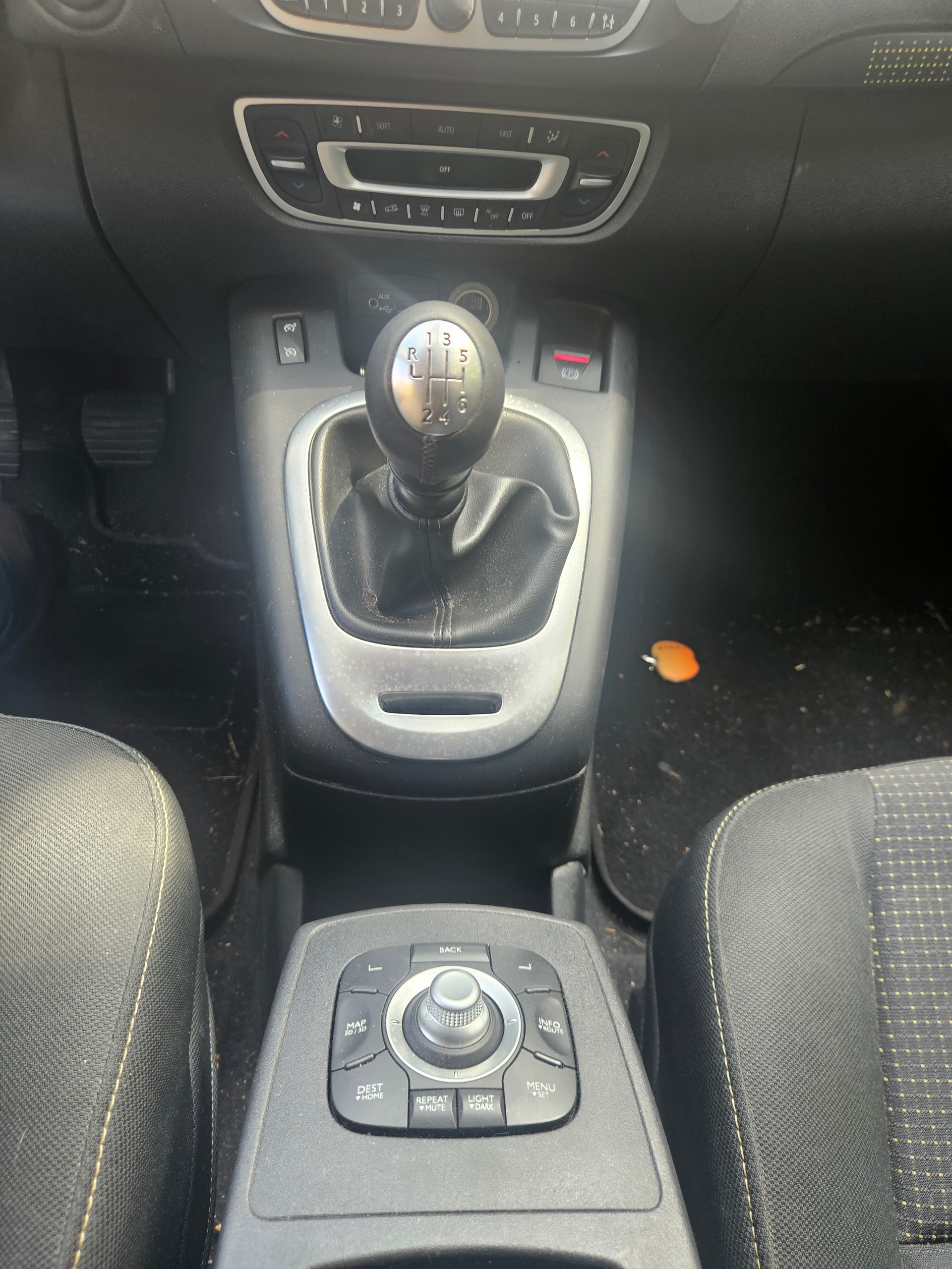 RENAULT Grand Scénic 1.9 dCi Dynamique-image-3