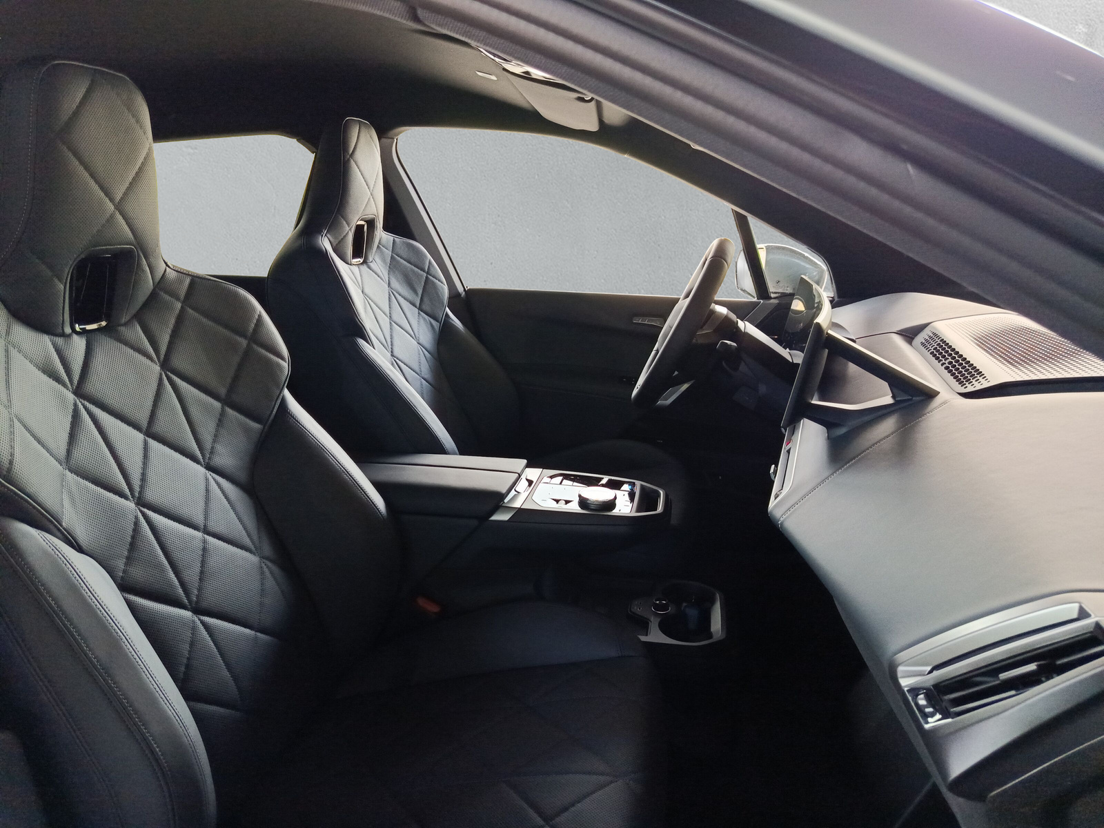 BMW iX xDrive60 M Sport Pro-image-13
