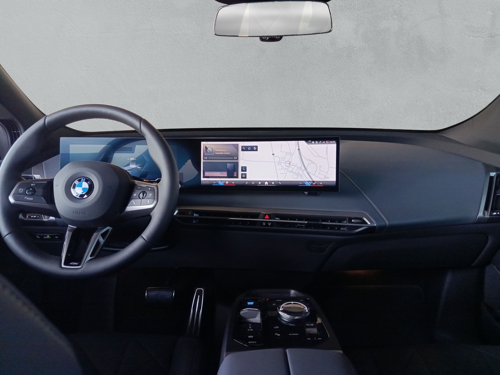 BMW iX xDrive60 M Sport Pro-image-16