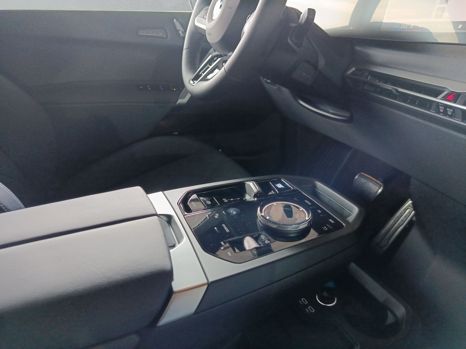 BMW iX xDrive60 M Sport Pro-image-14