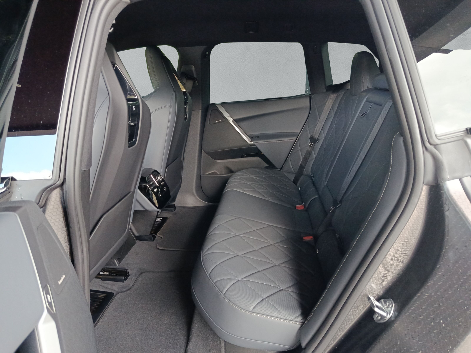 BMW iX xDrive60 M Sport Pro-image-15