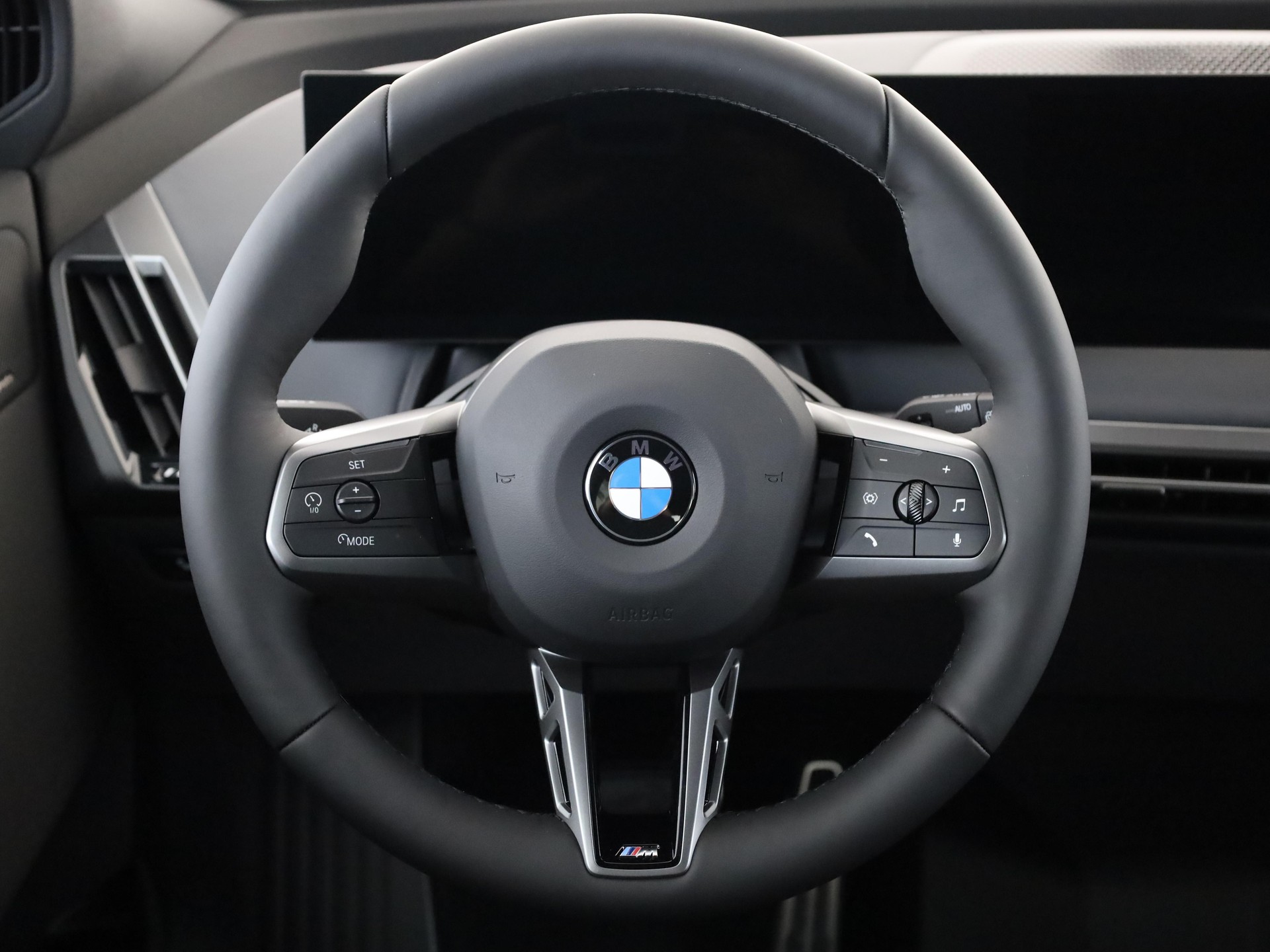 BMW iX xDrive60-image-21