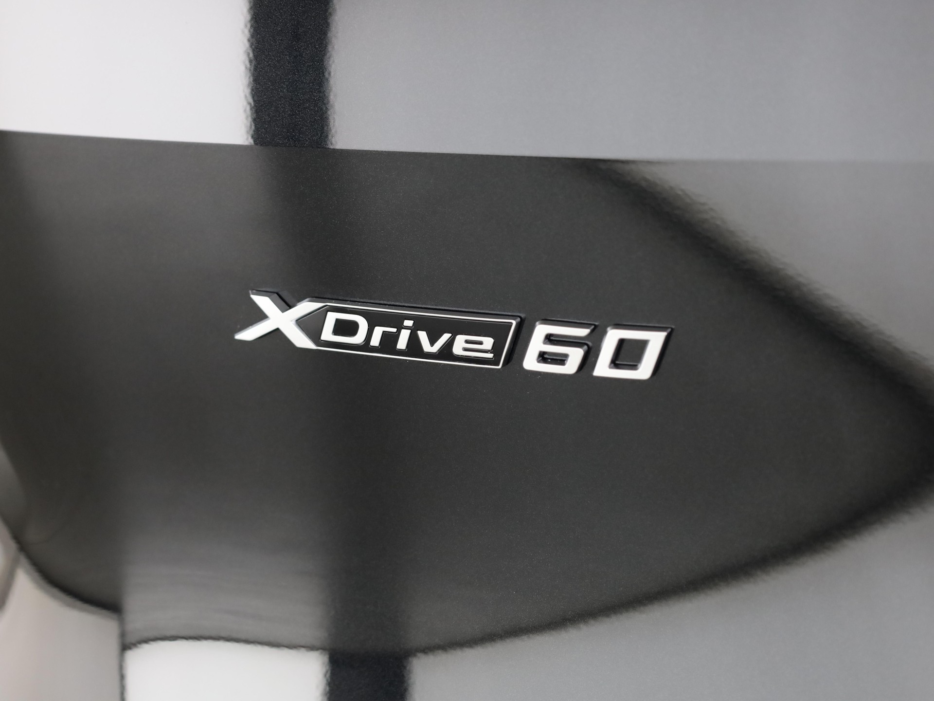 BMW iX xDrive60-image-7