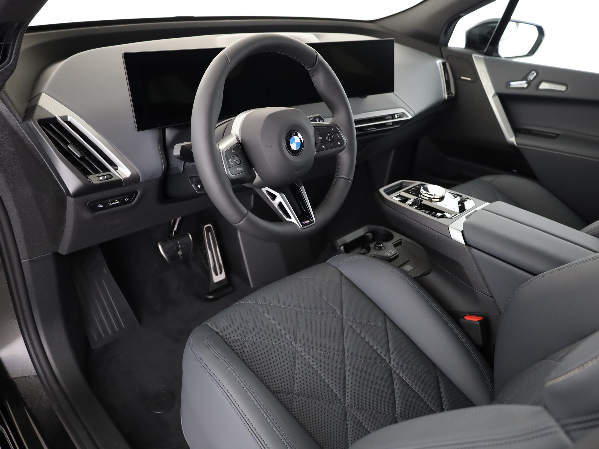 BMW iX xDrive60-image-11