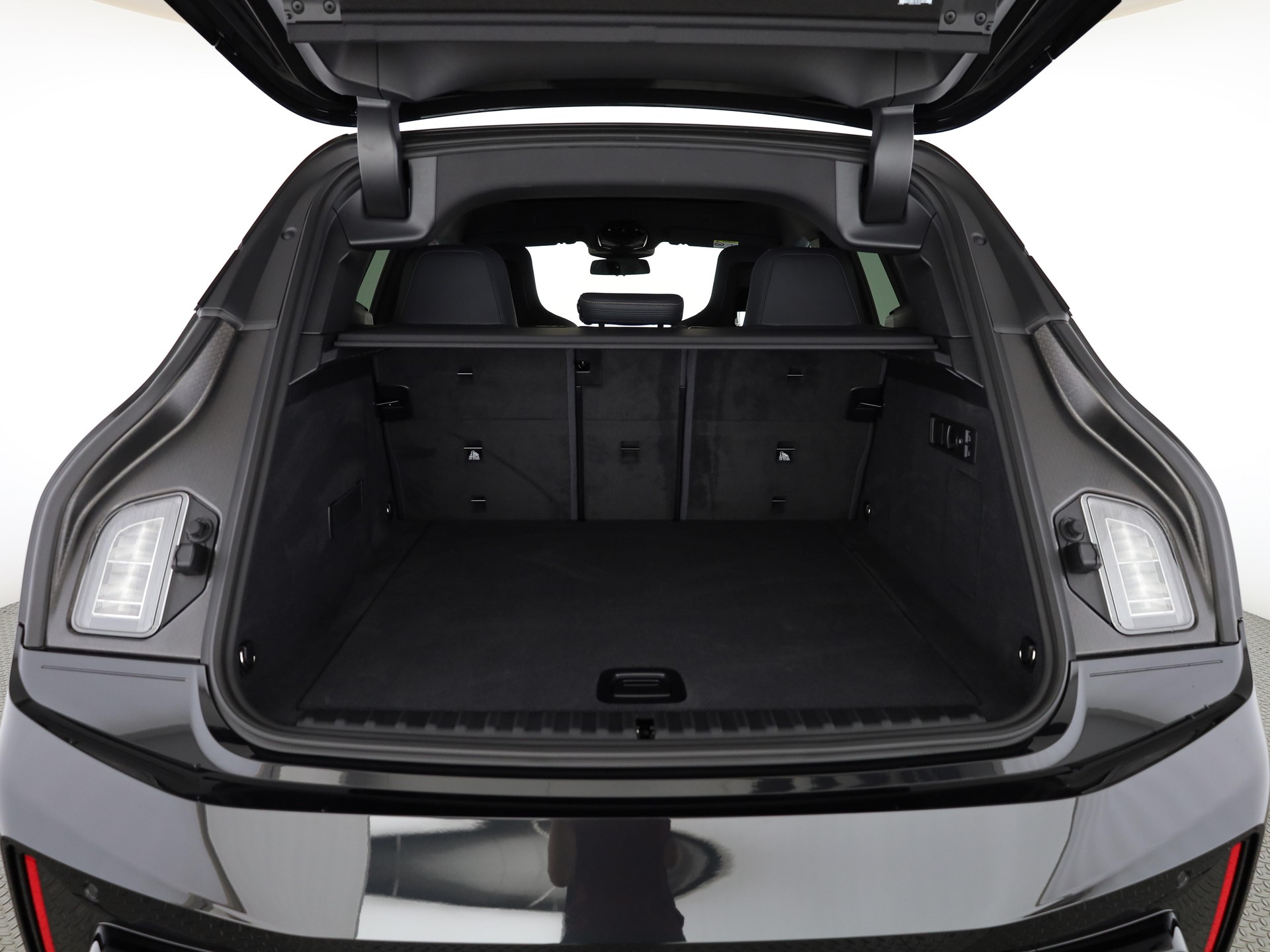 BMW iX xDrive60-image-8