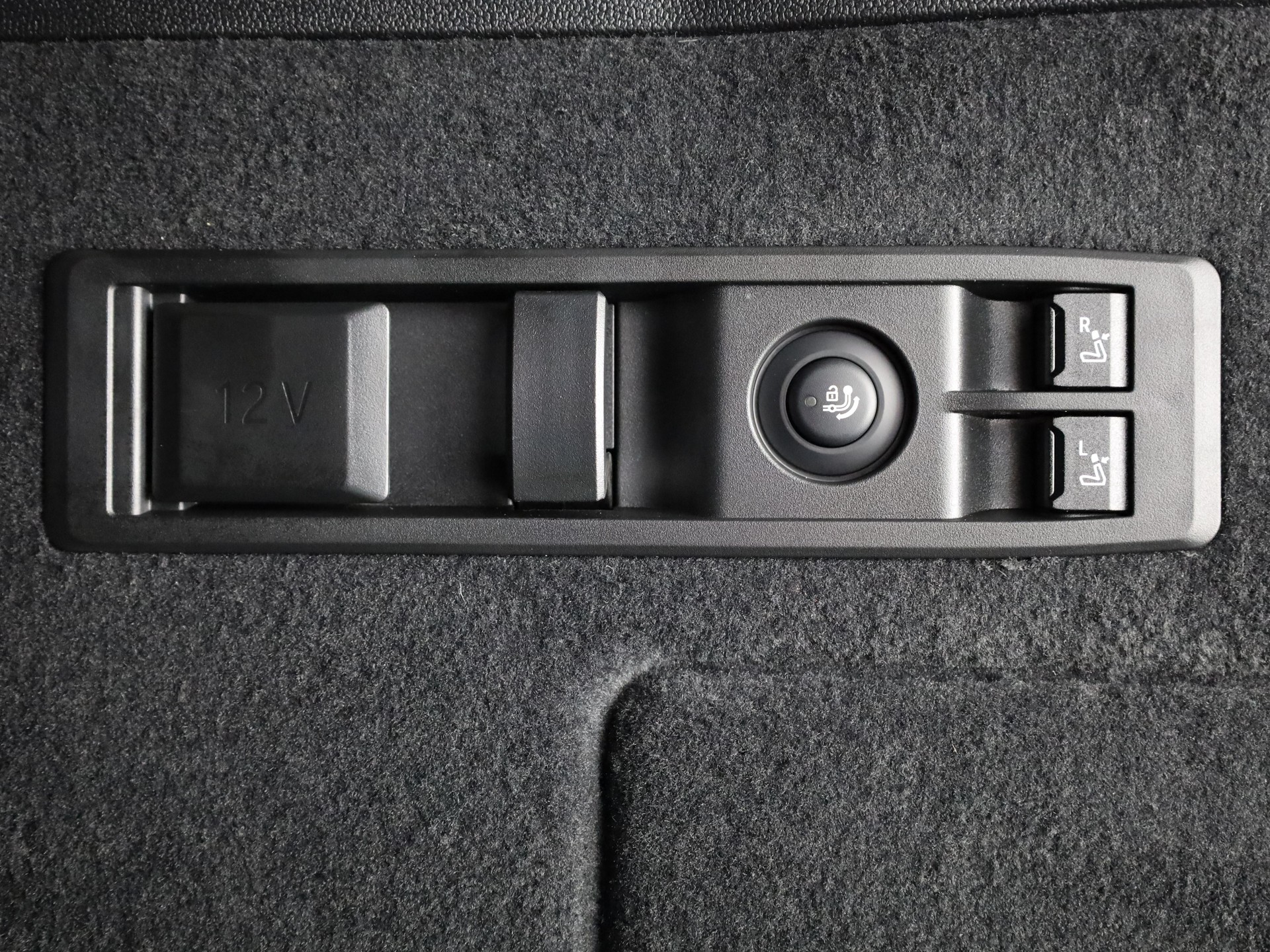 BMW iX xDrive60-image-9