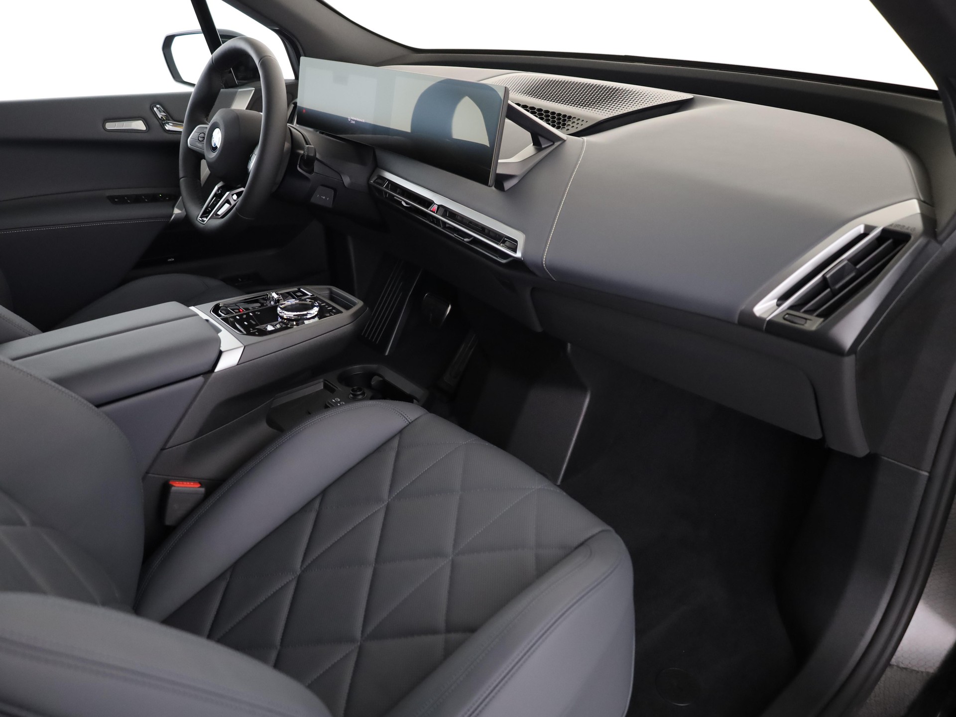 BMW iX xDrive60-image-17