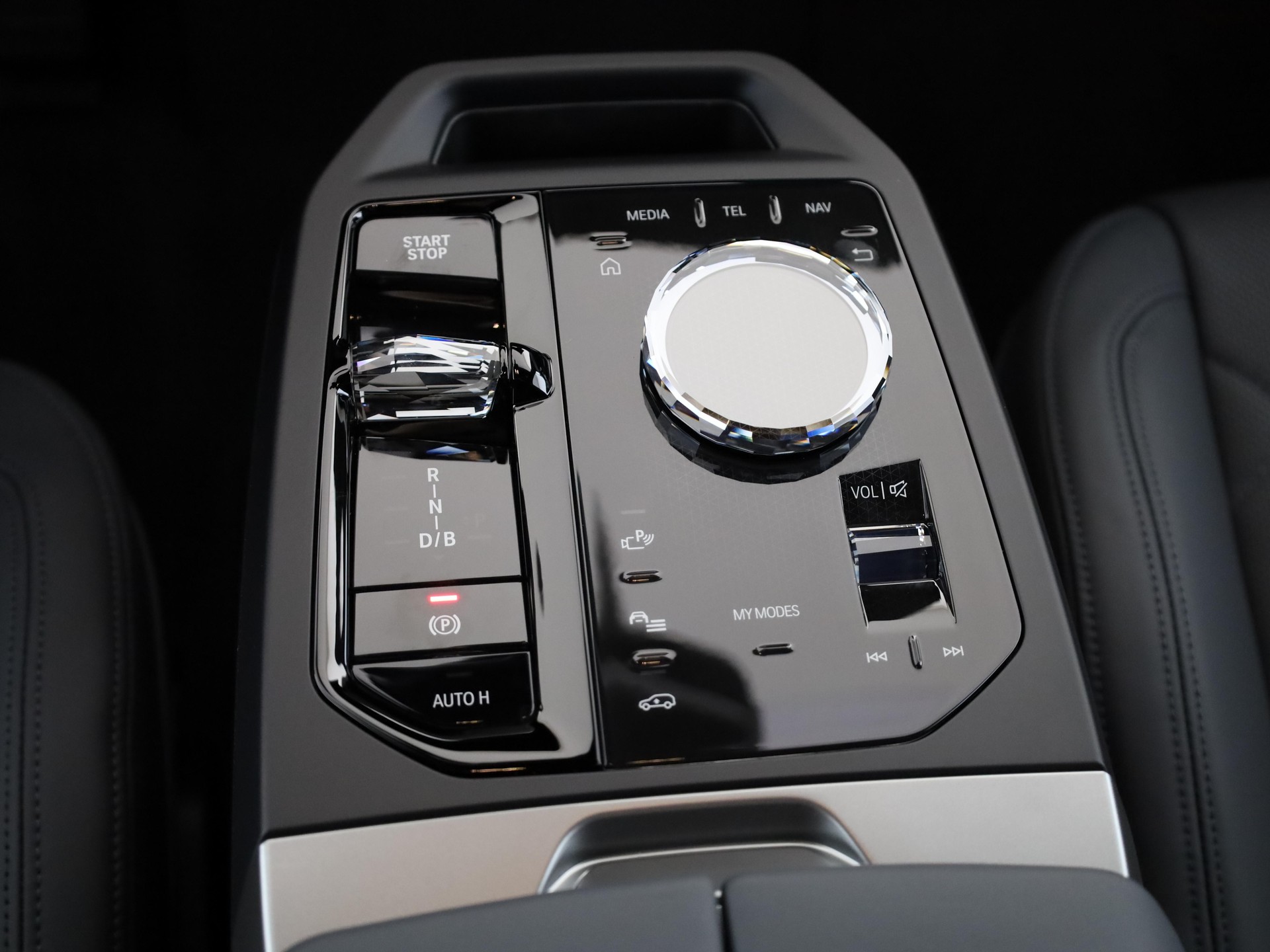 BMW iX xDrive60-image-19