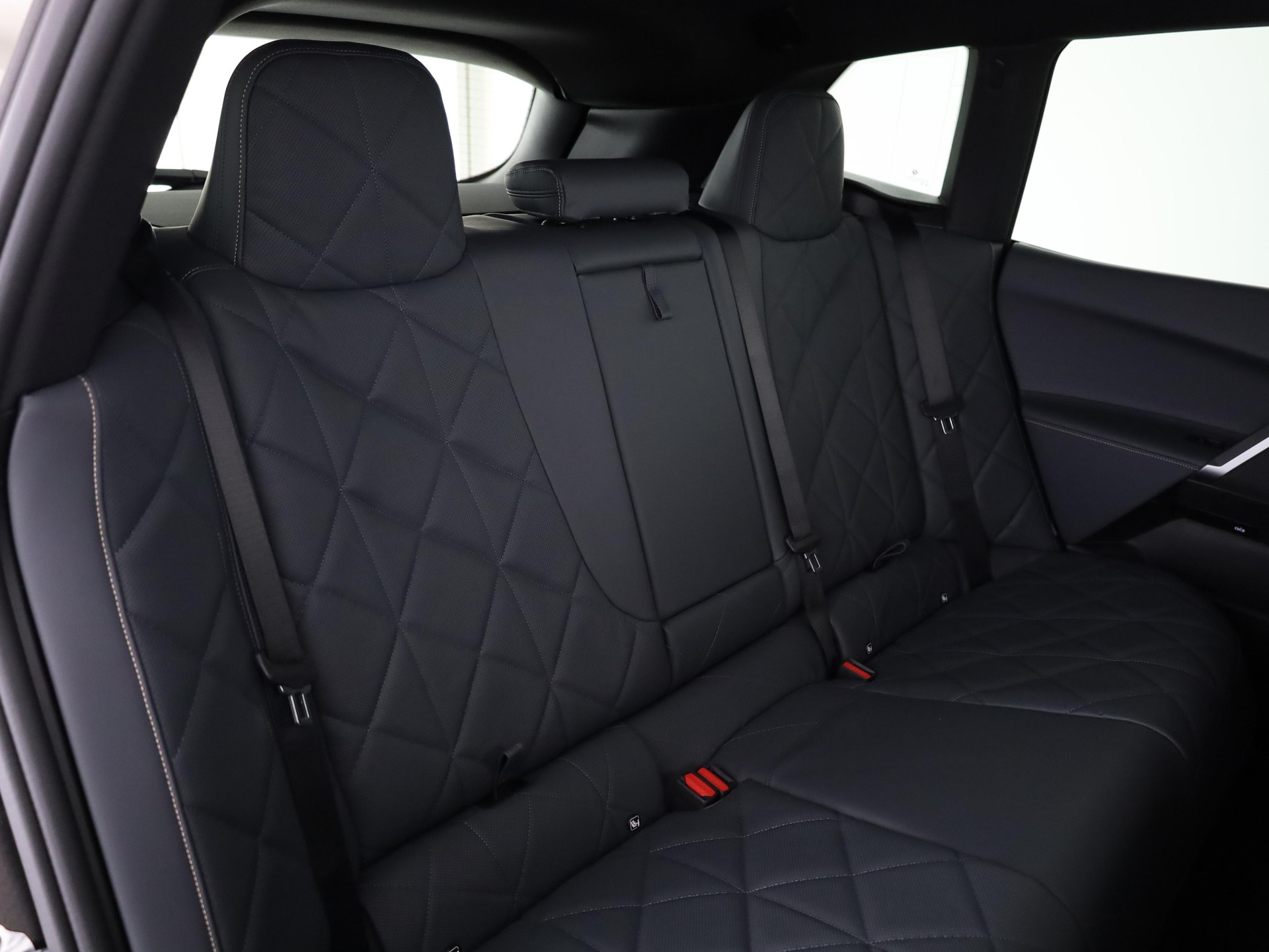 BMW iX xDrive60-image-16