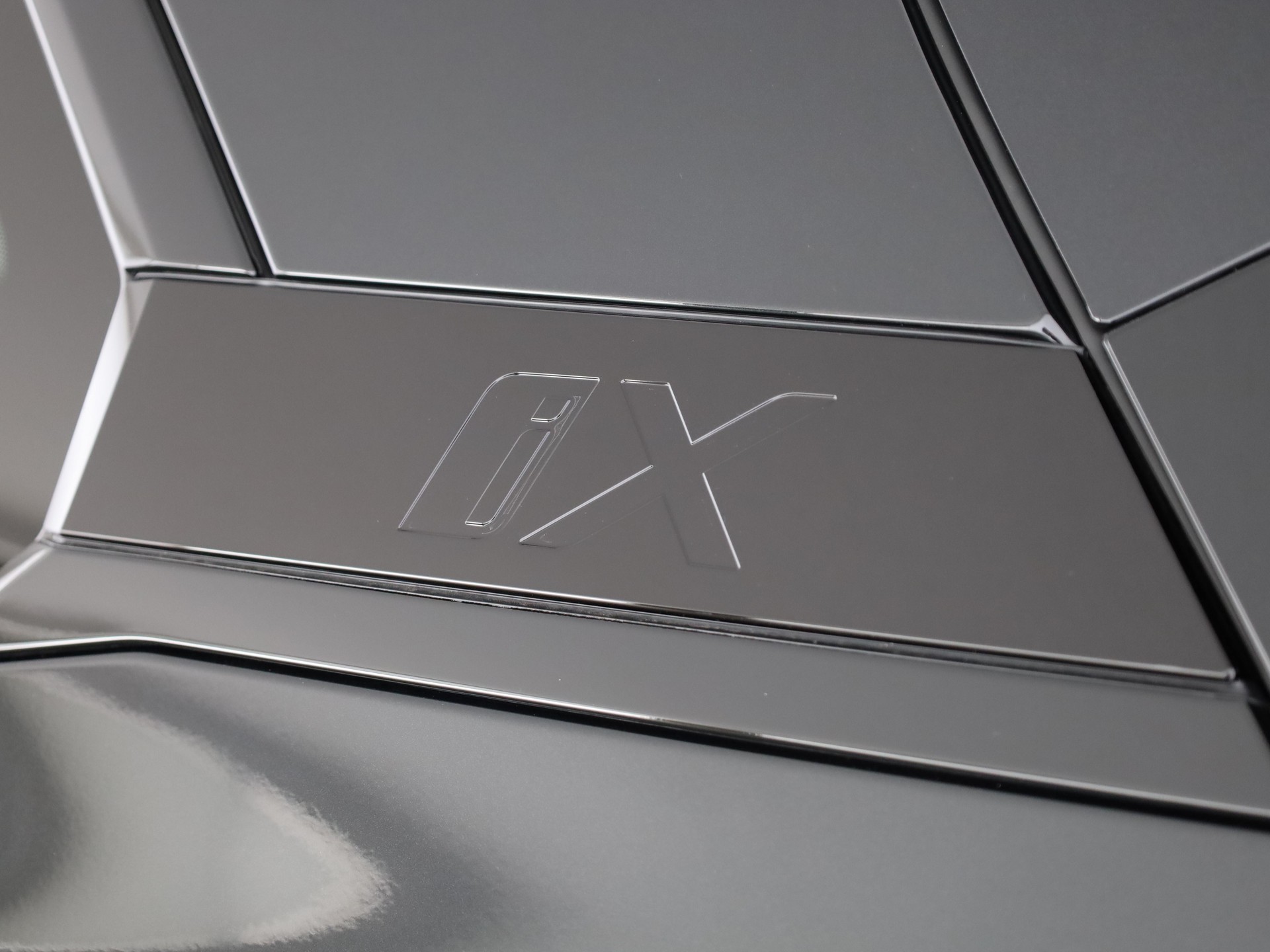 BMW iX xDrive60-image-6