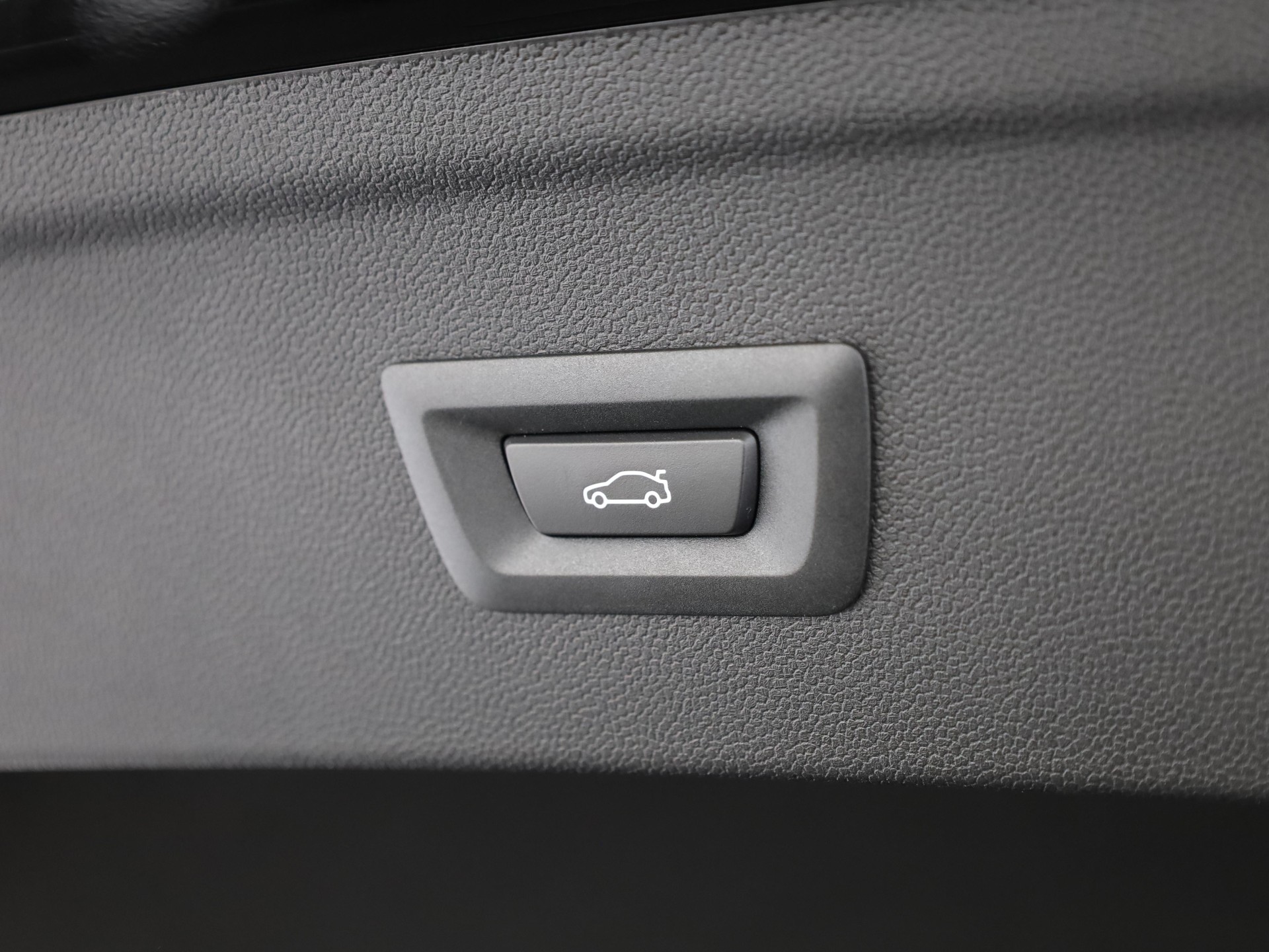 BMW iX xDrive60-image-10