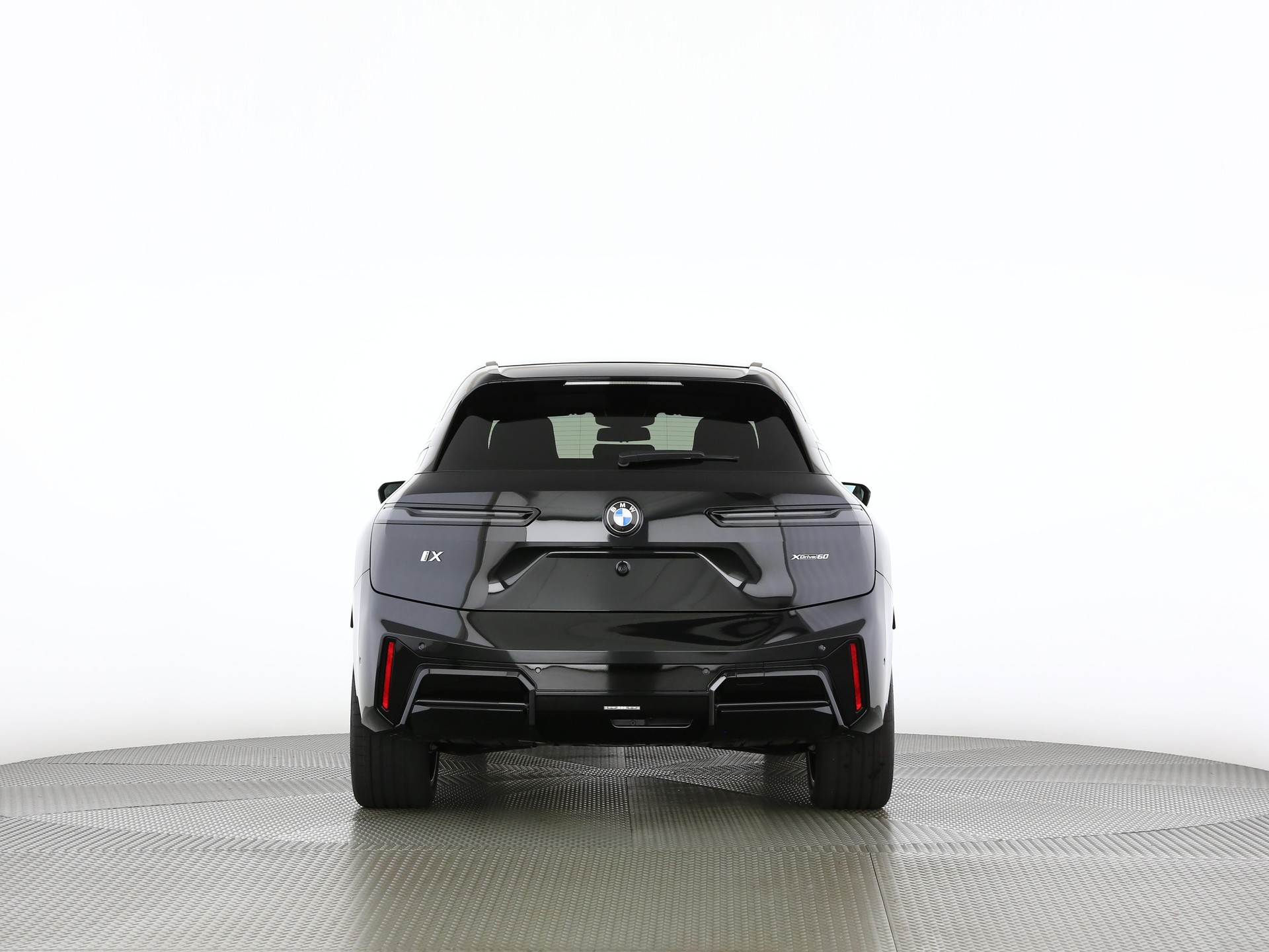 BMW iX xDrive60-image-3