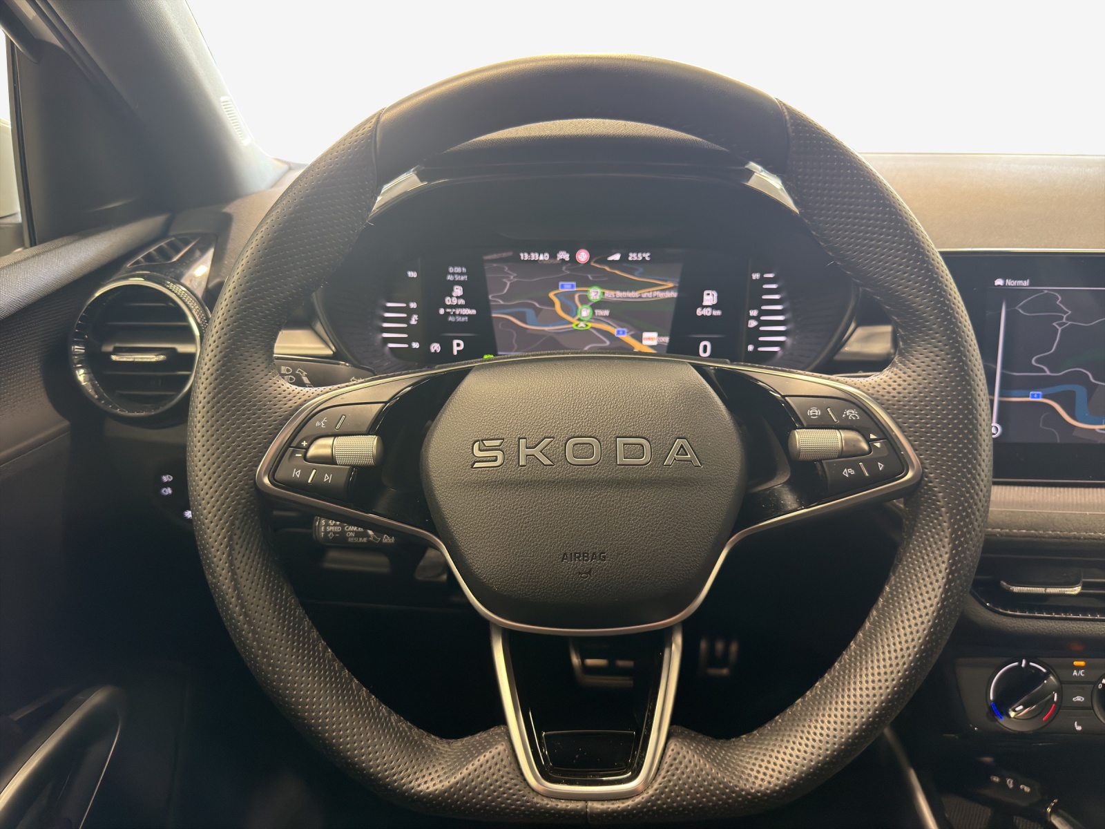 SKODA Fabia 1.0 TSI Selection DSG-image-9