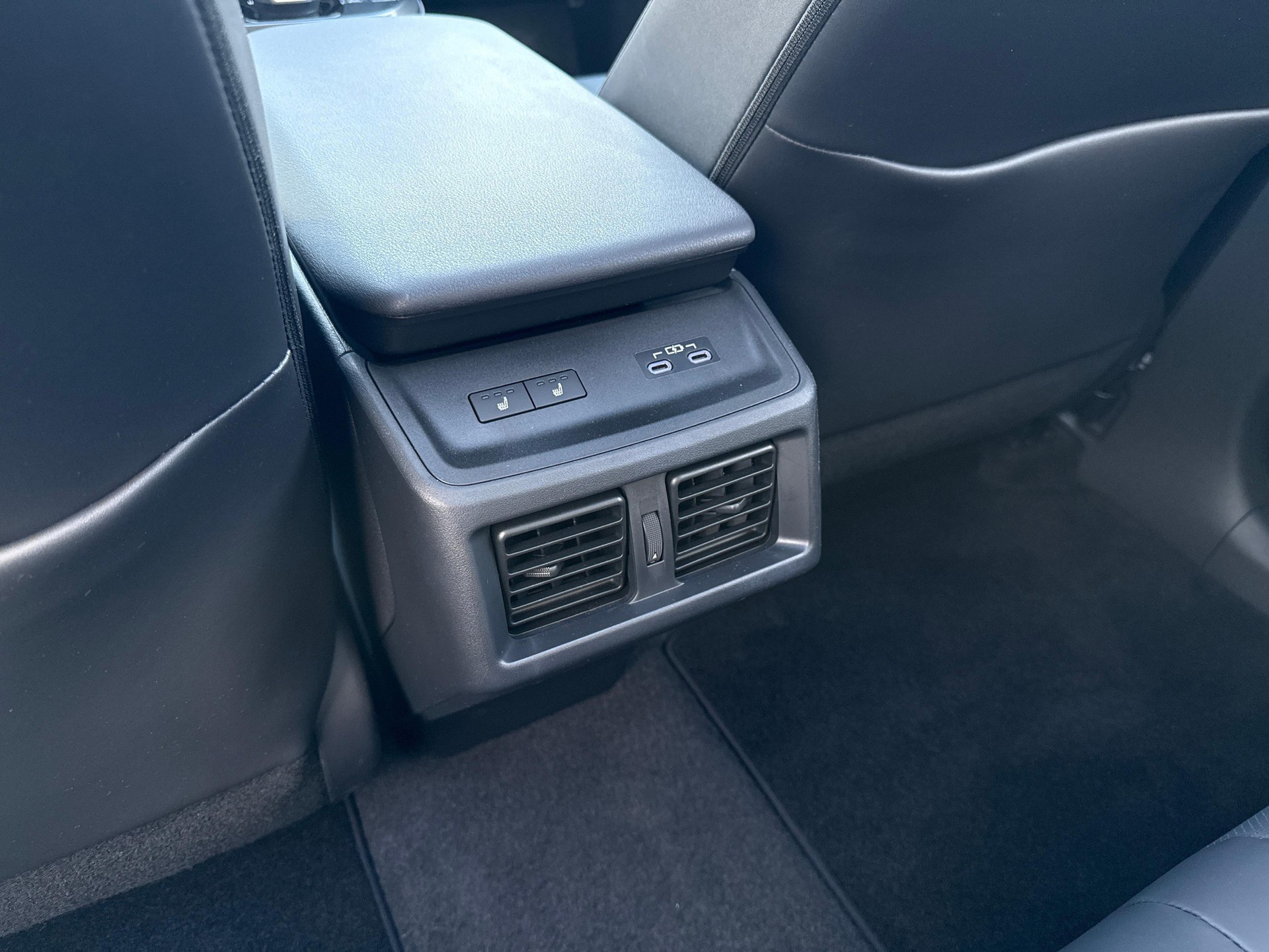 TOYOTA bZ4X Premium AWD-image-18