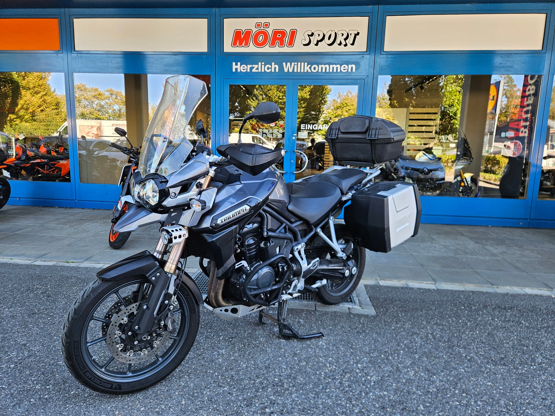 TRIUMPH Tiger 1200 Explorer ABS-showroom-element-2