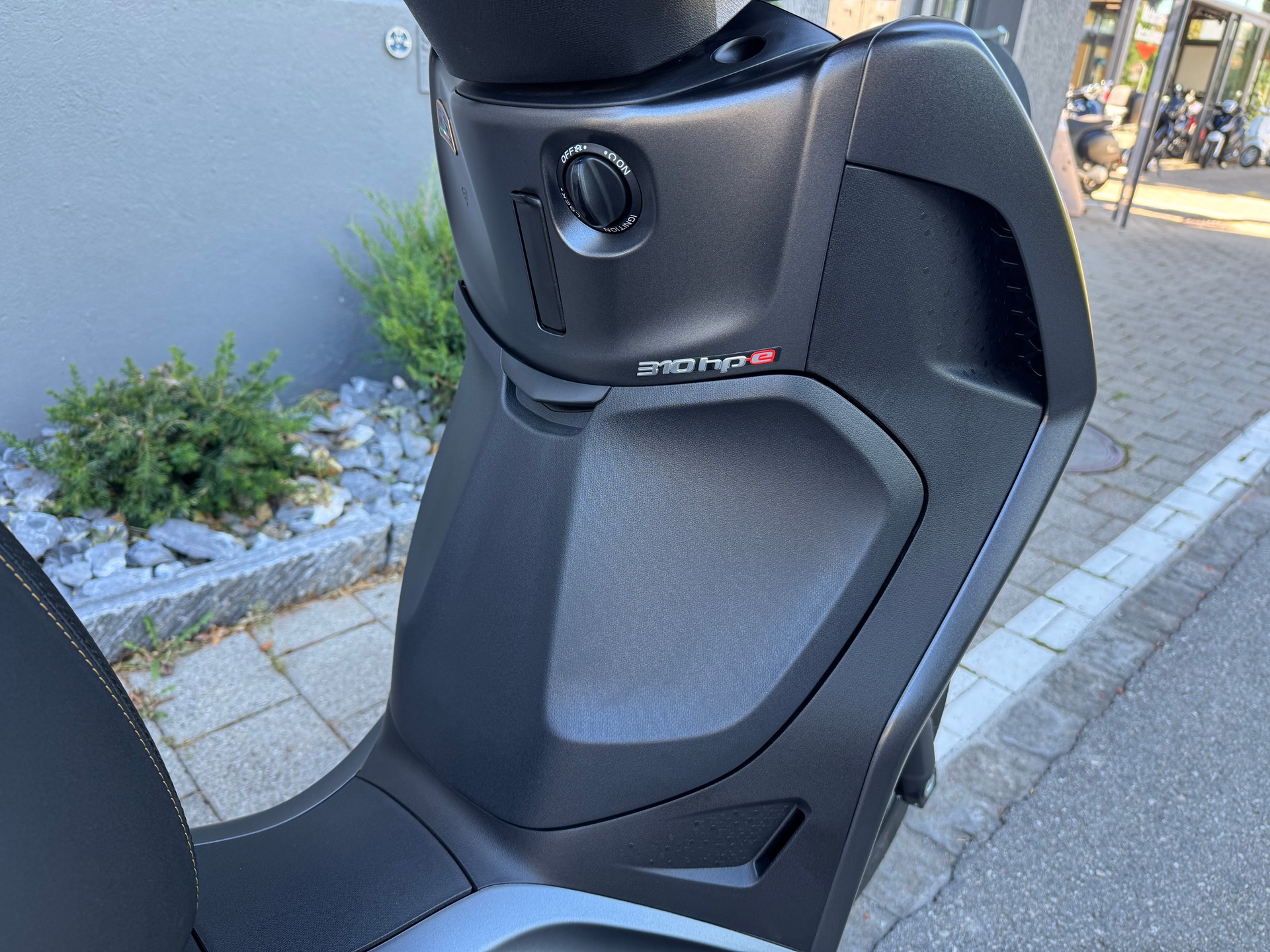 PIAGGIO Beverly 310 hpe E5+ / 25th Anniversary-image-13