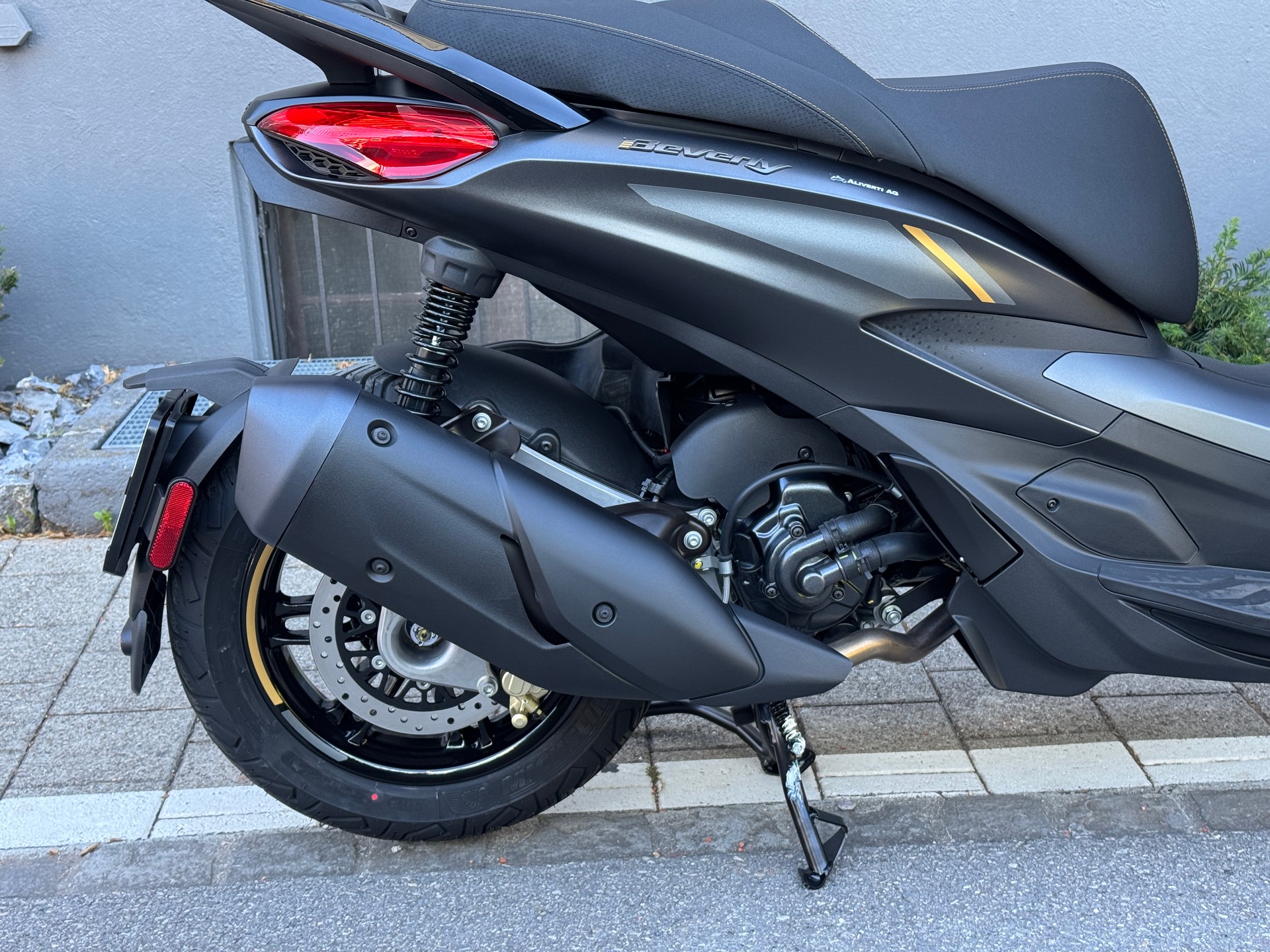 PIAGGIO Beverly 310 hpe E5+ / 25th Anniversary-image-11
