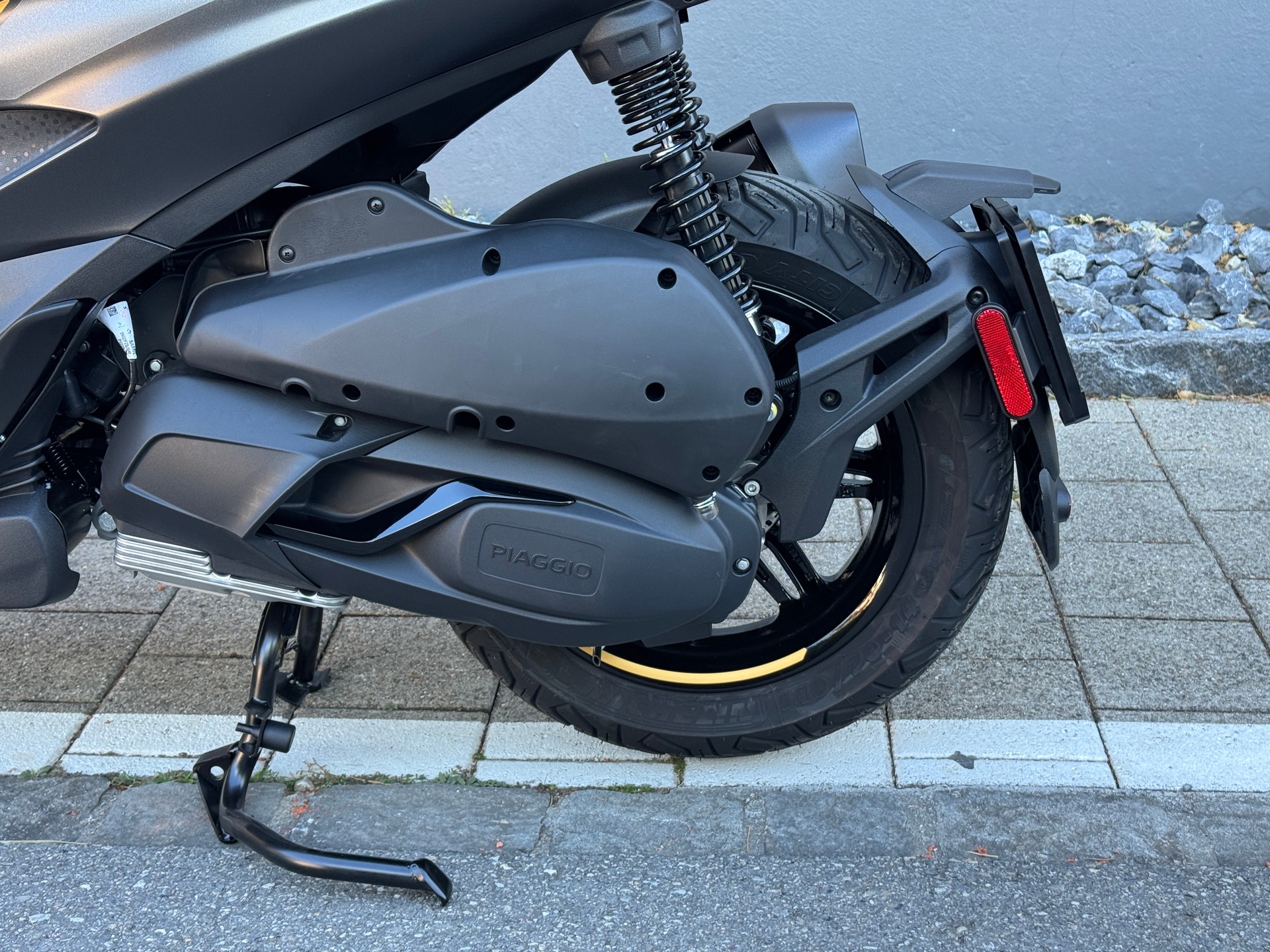 PIAGGIO Beverly 310 hpe E5+ / 25th Anniversary-image-4