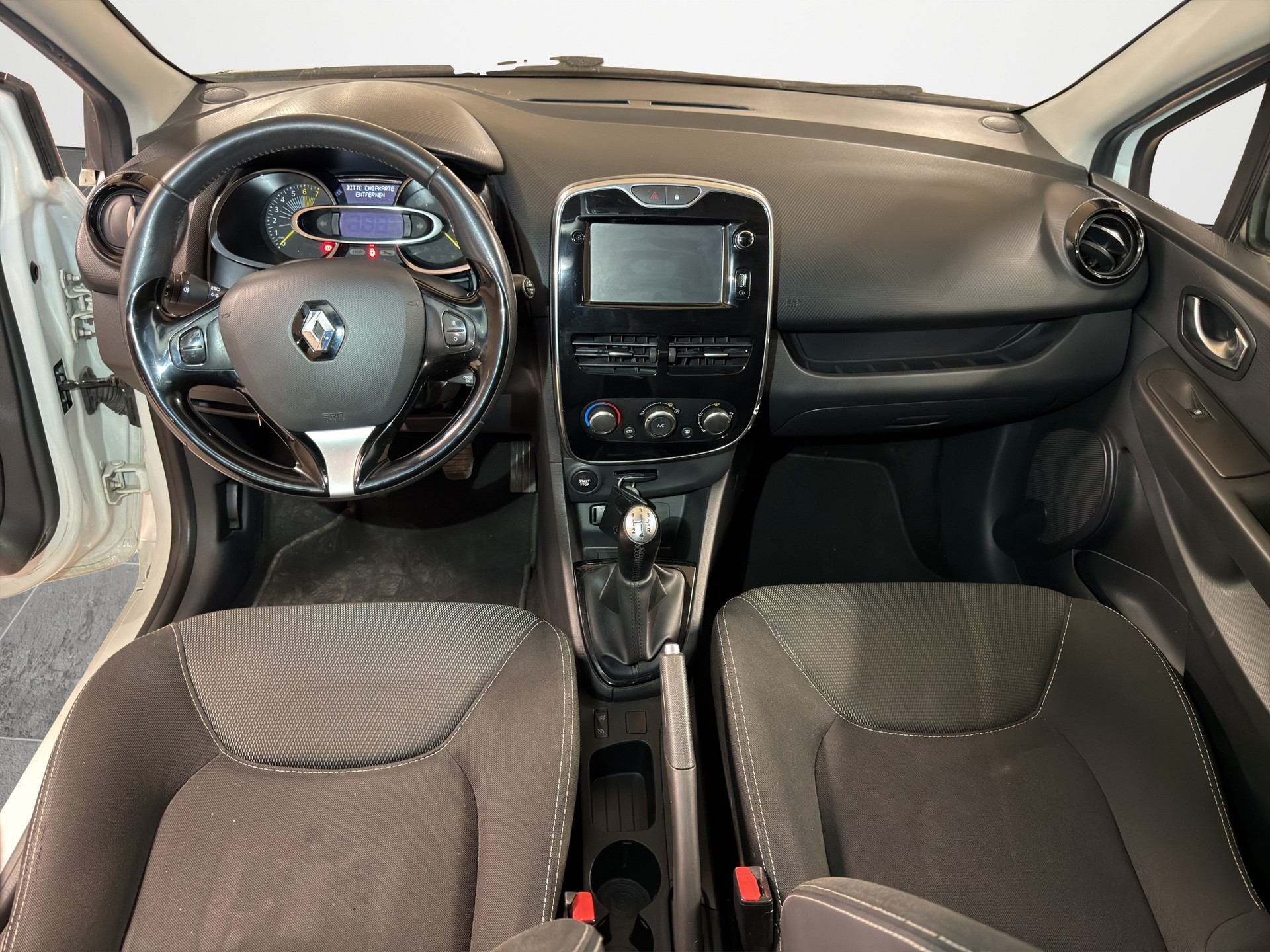 RENAULT Clio 0.9 12V Swiss Edition-image-9