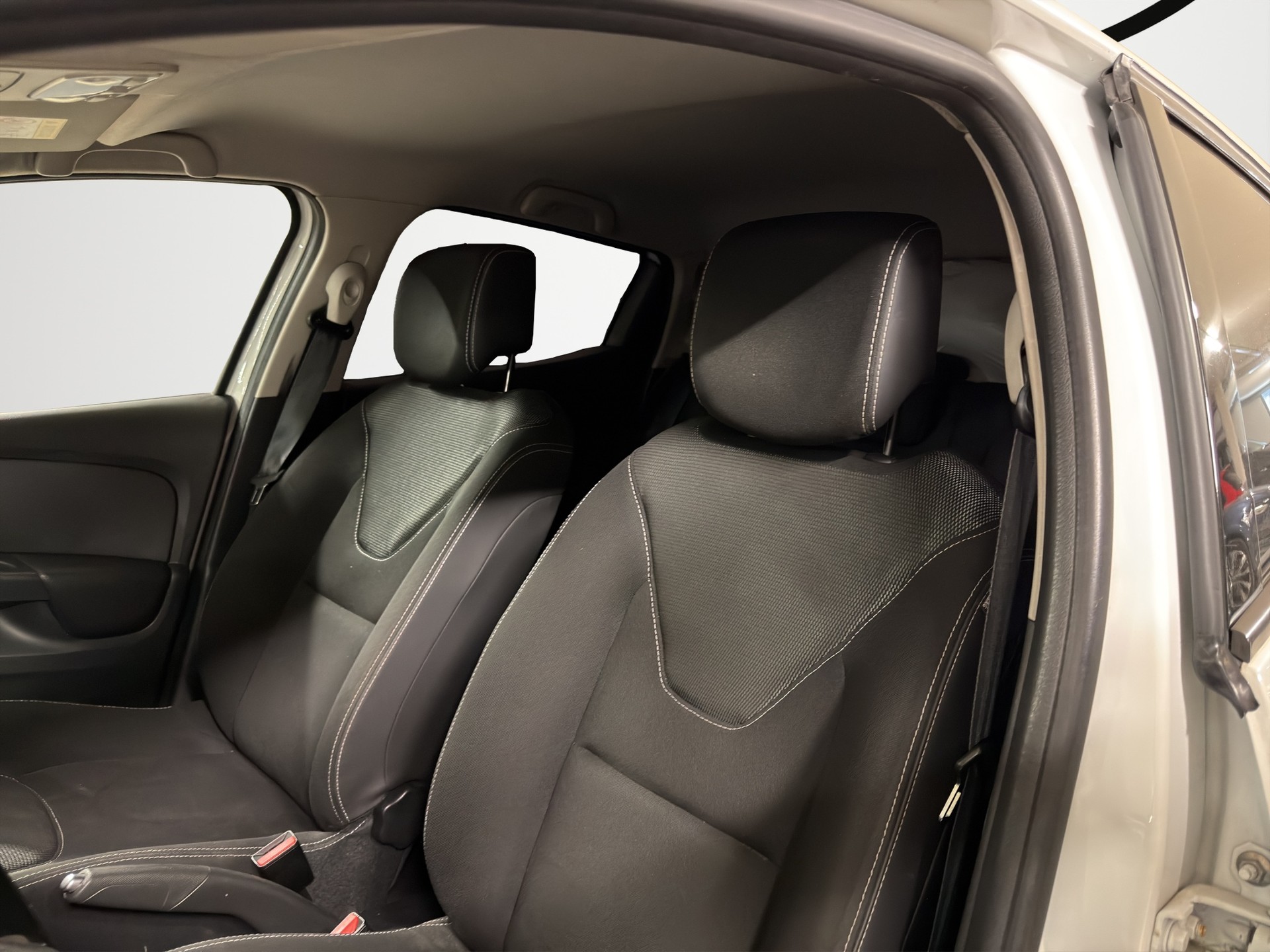 RENAULT Clio 0.9 12V Swiss Edition-image-10